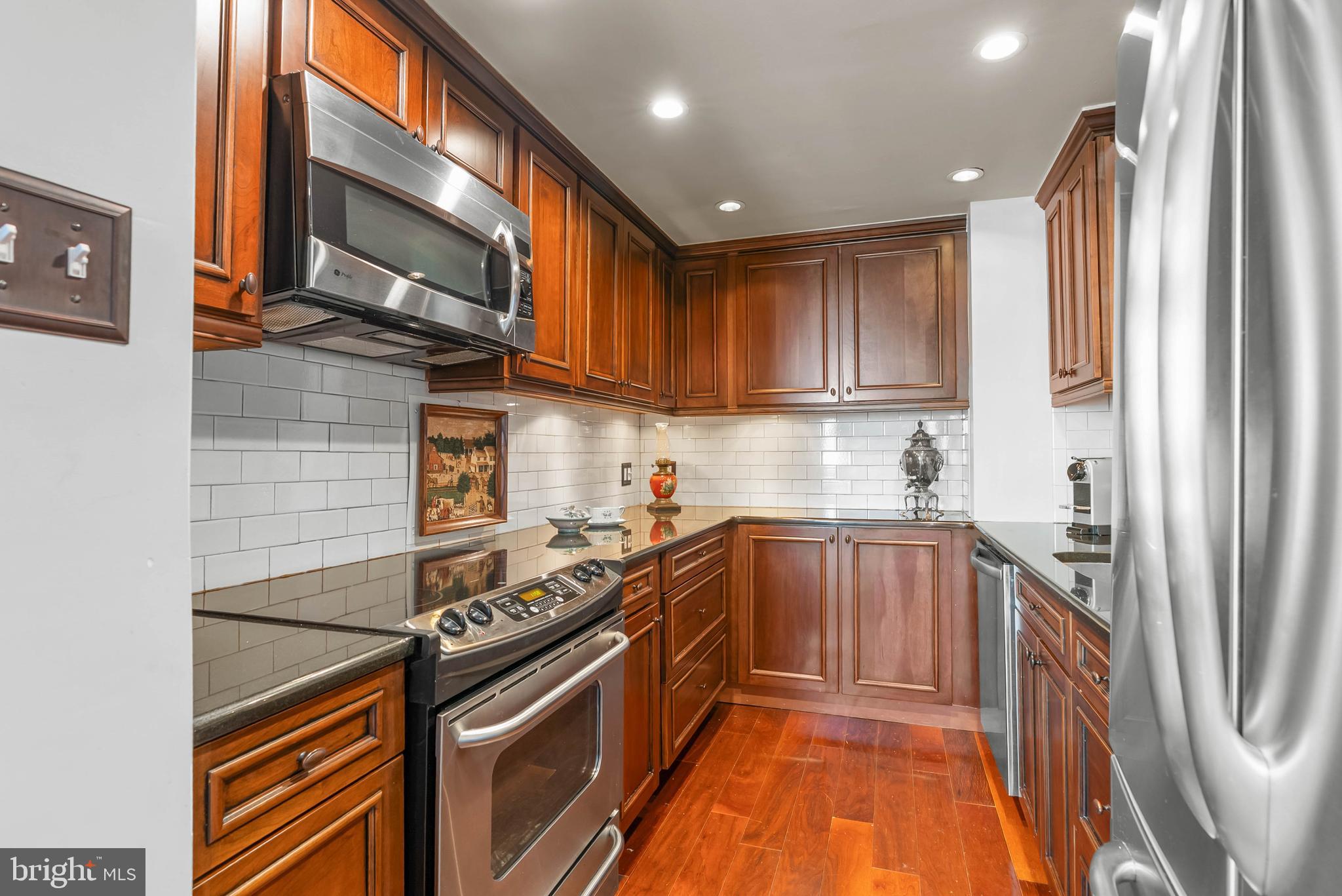 LOGAN SQUARE - Residential