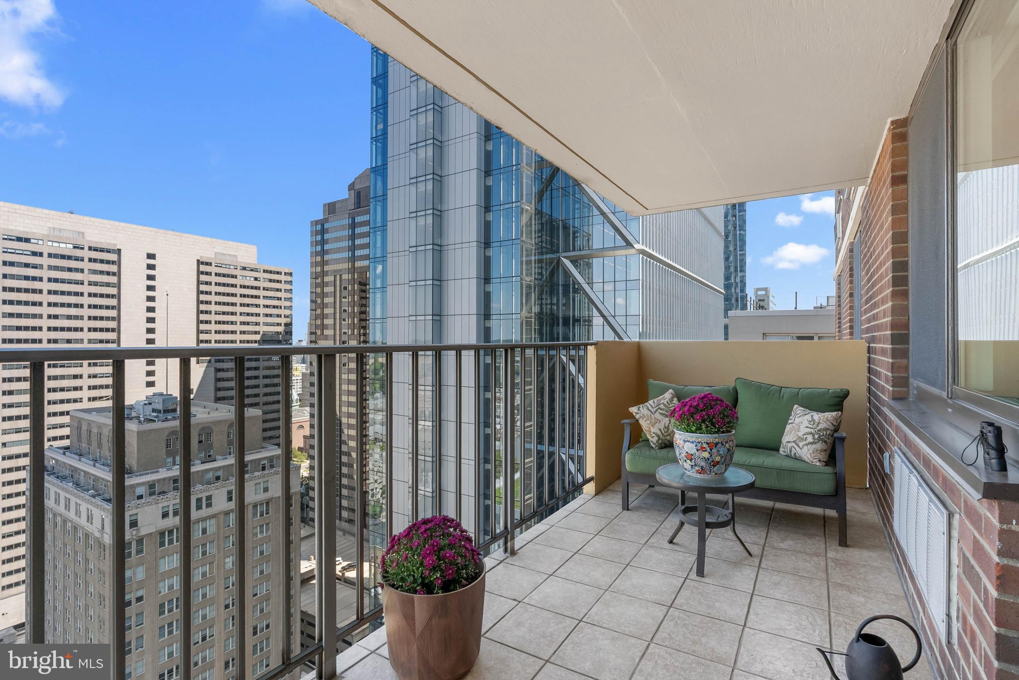 LOGAN SQUARE - Residential