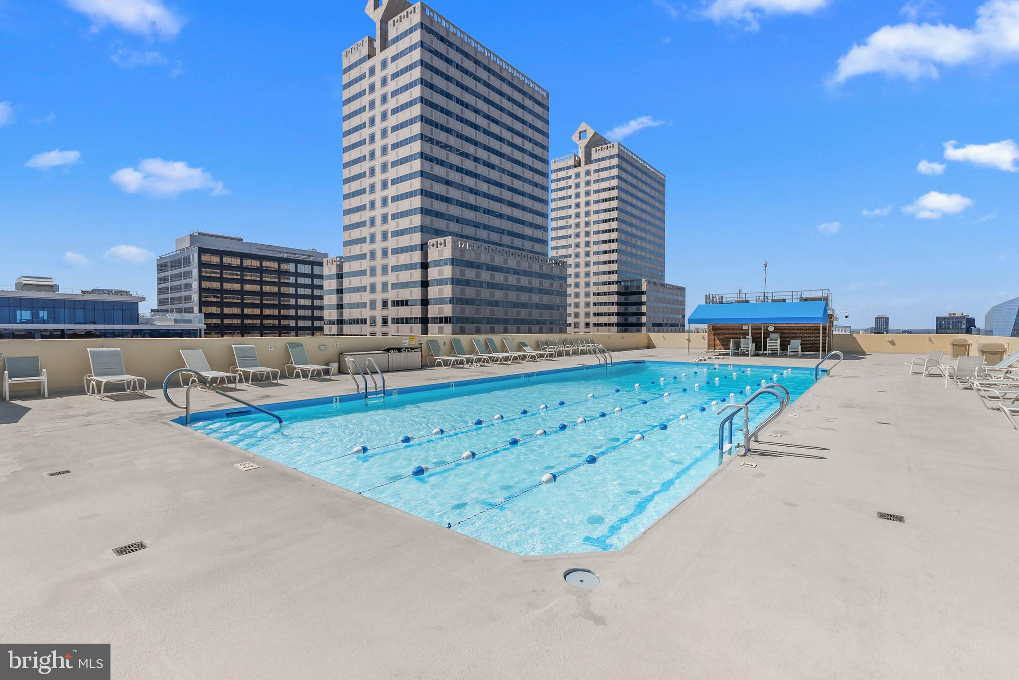 LOGAN SQUARE - Residential