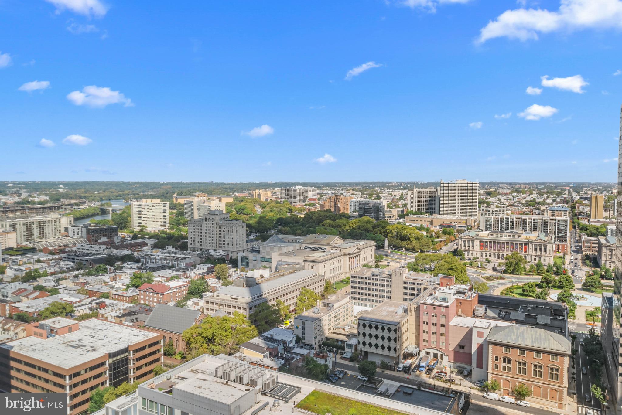 LOGAN SQUARE - Residential