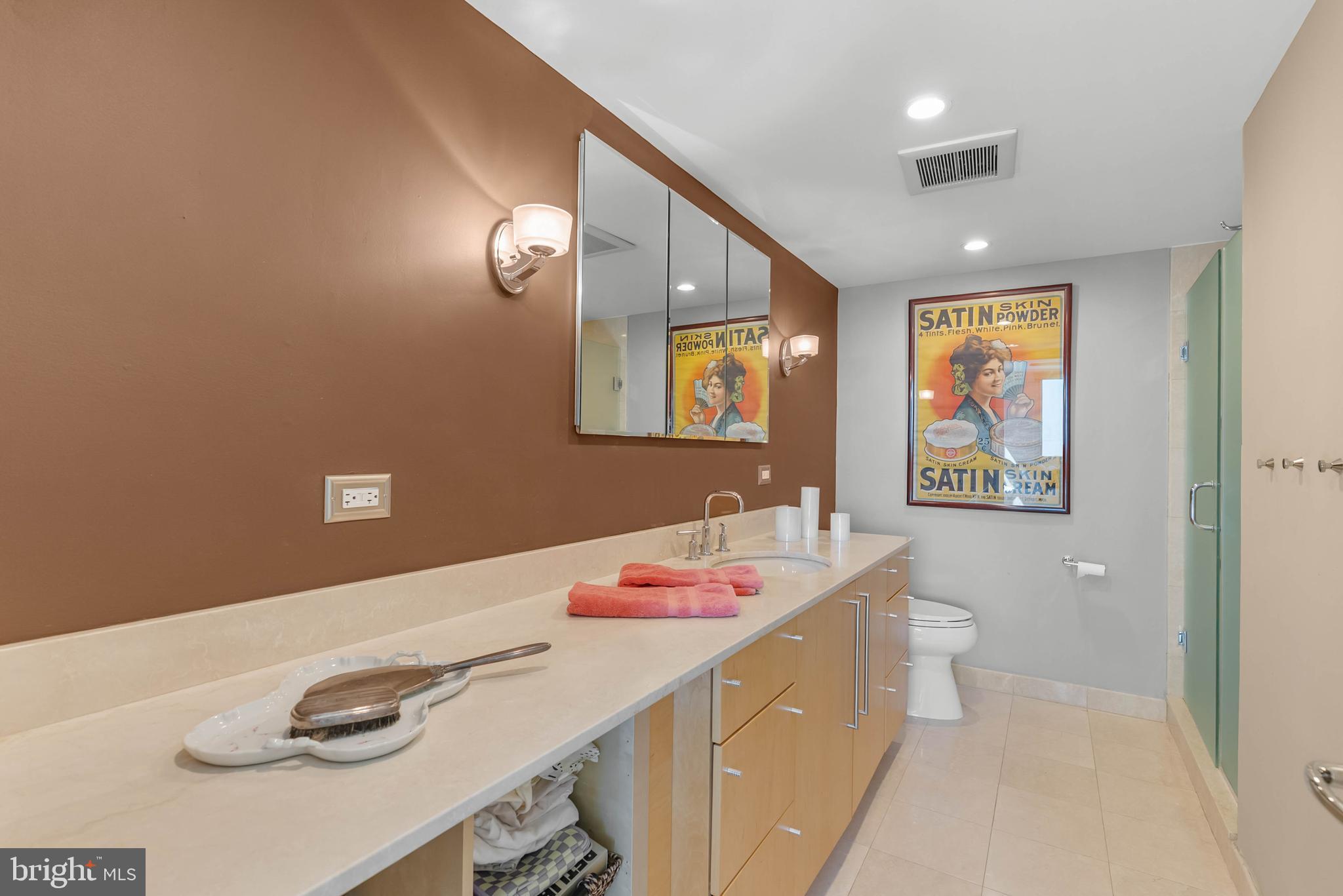 LOGAN SQUARE - Residential