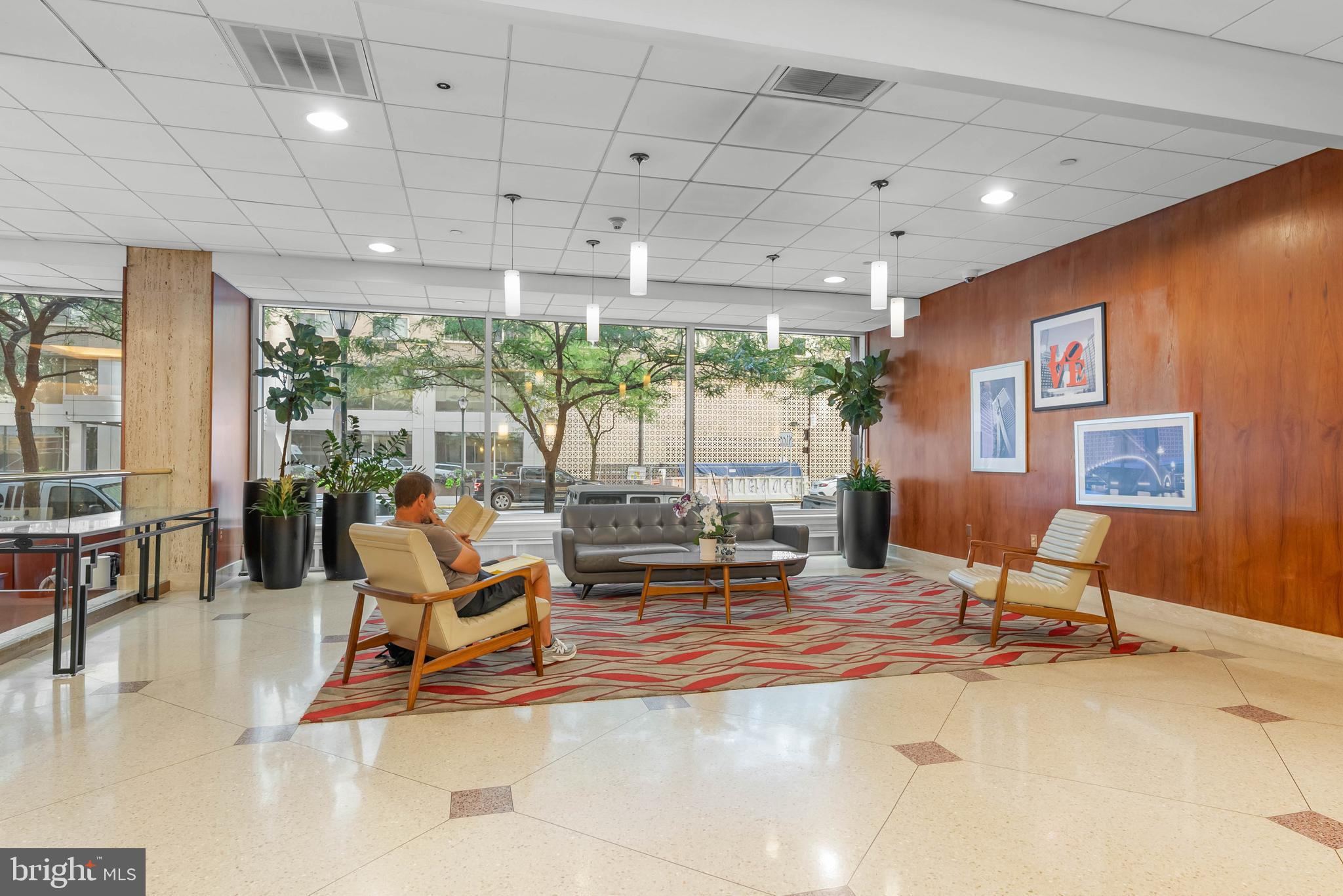 LOGAN SQUARE - Residential