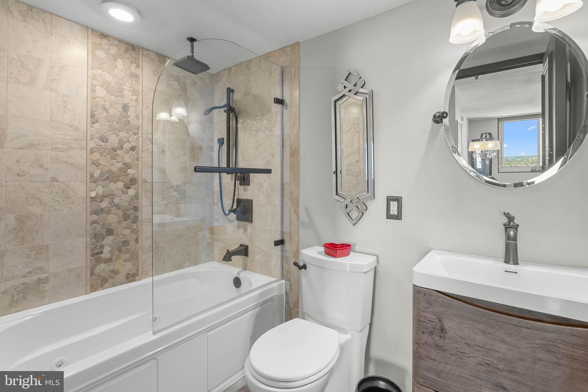 LOGAN SQUARE - Residential