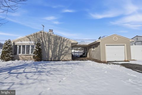 59 GRAYSTONE LANE LEVITTOWN PA 19055