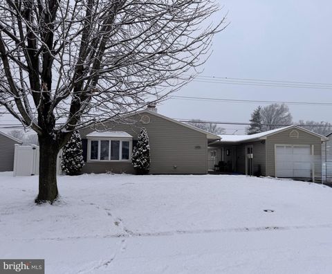 59 GRAYSTONE LANE LEVITTOWN PA 19055