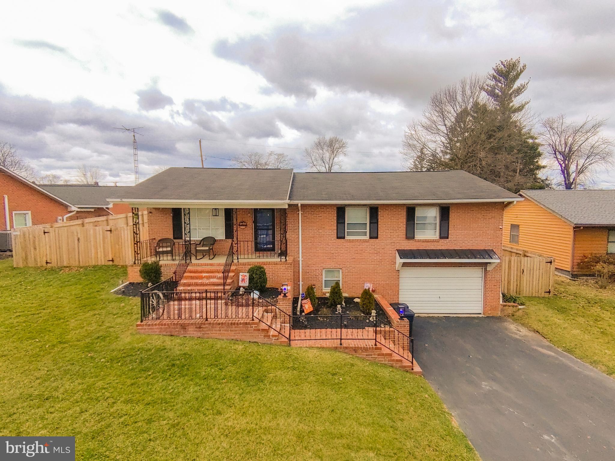 MEADOWBROOK - Residential