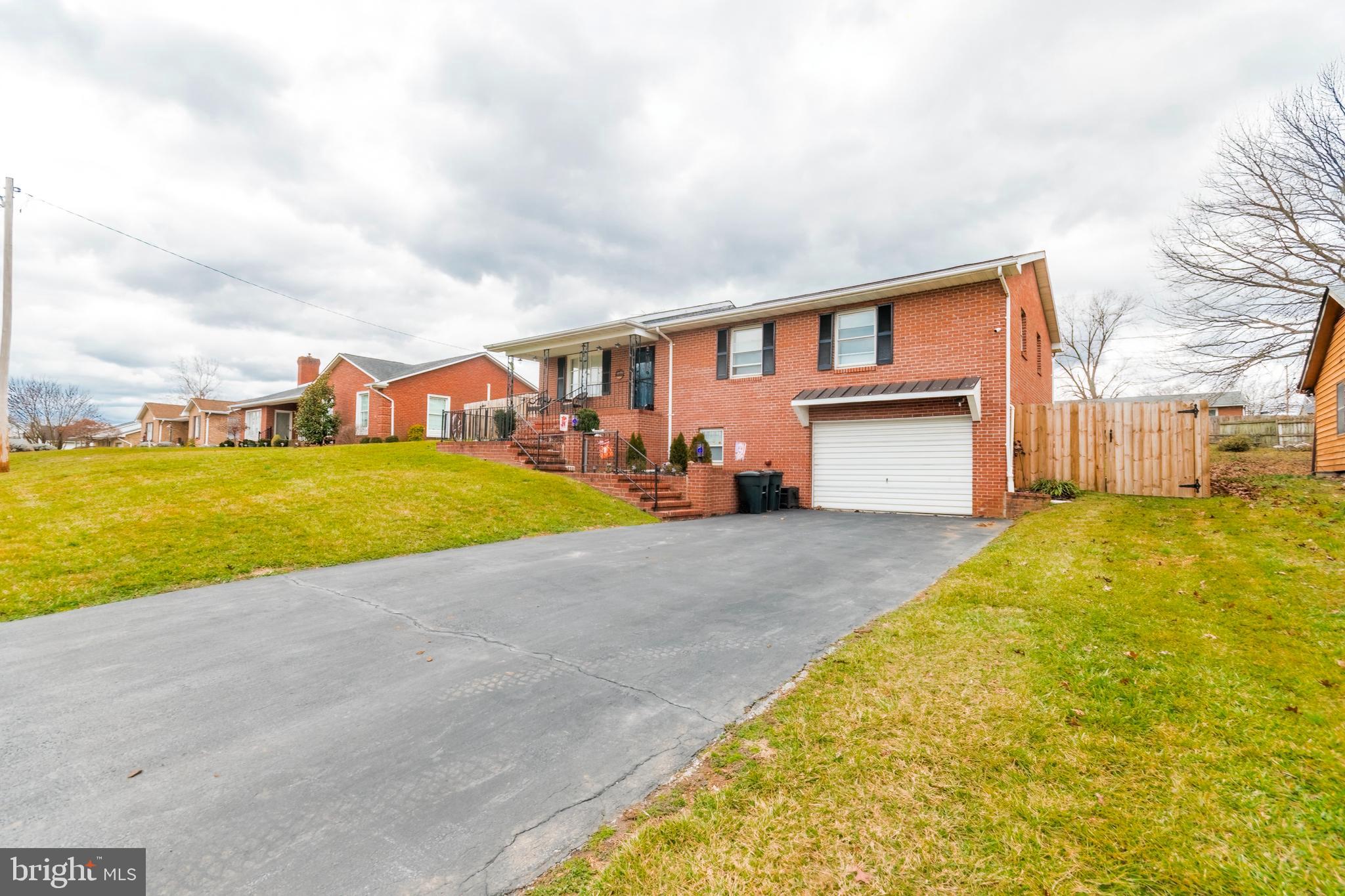 MEADOWBROOK - Residential