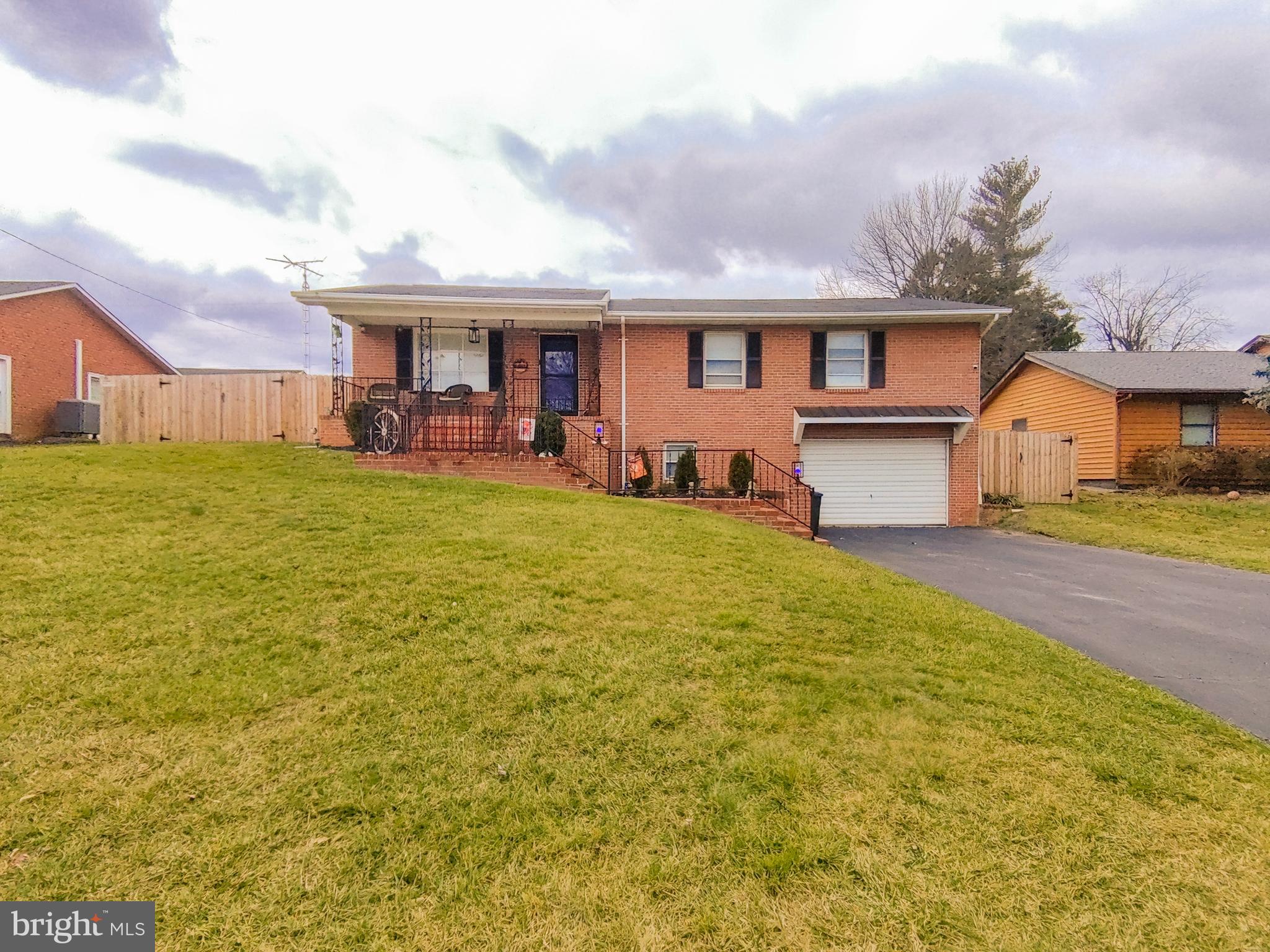 MEADOWBROOK - Residential