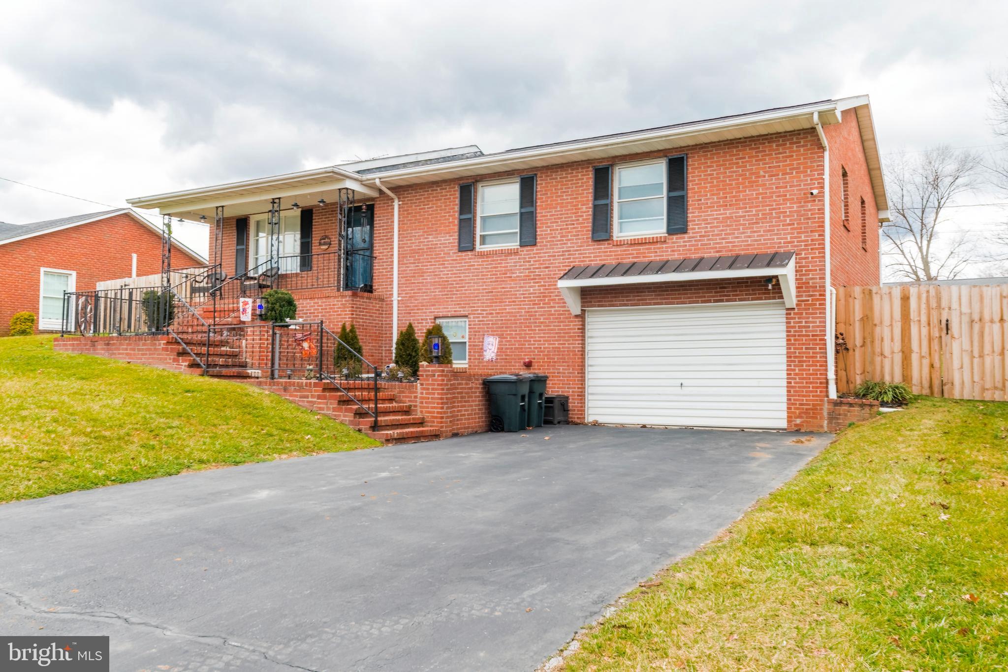 MEADOWBROOK - Residential