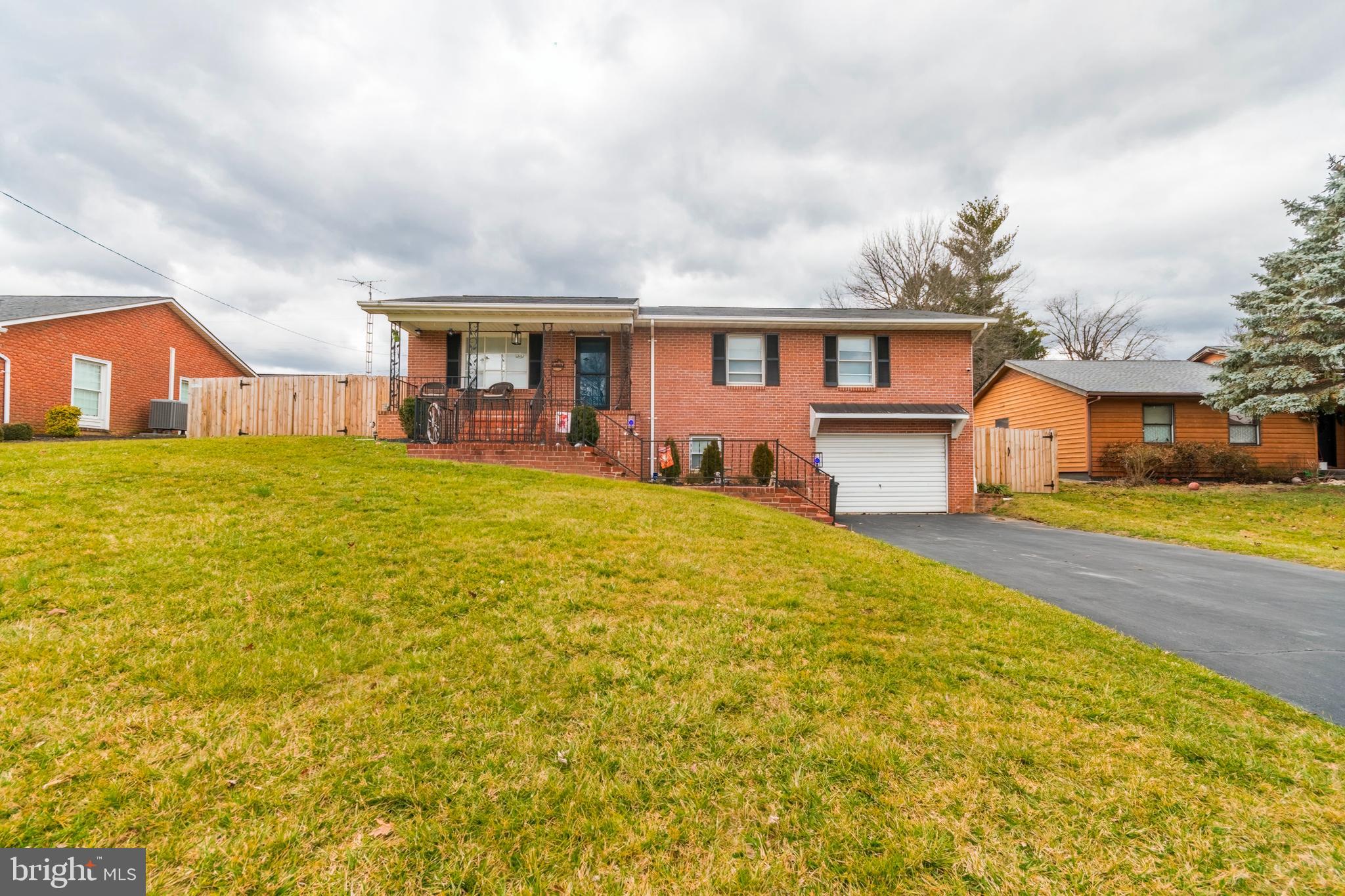 MEADOWBROOK - Residential