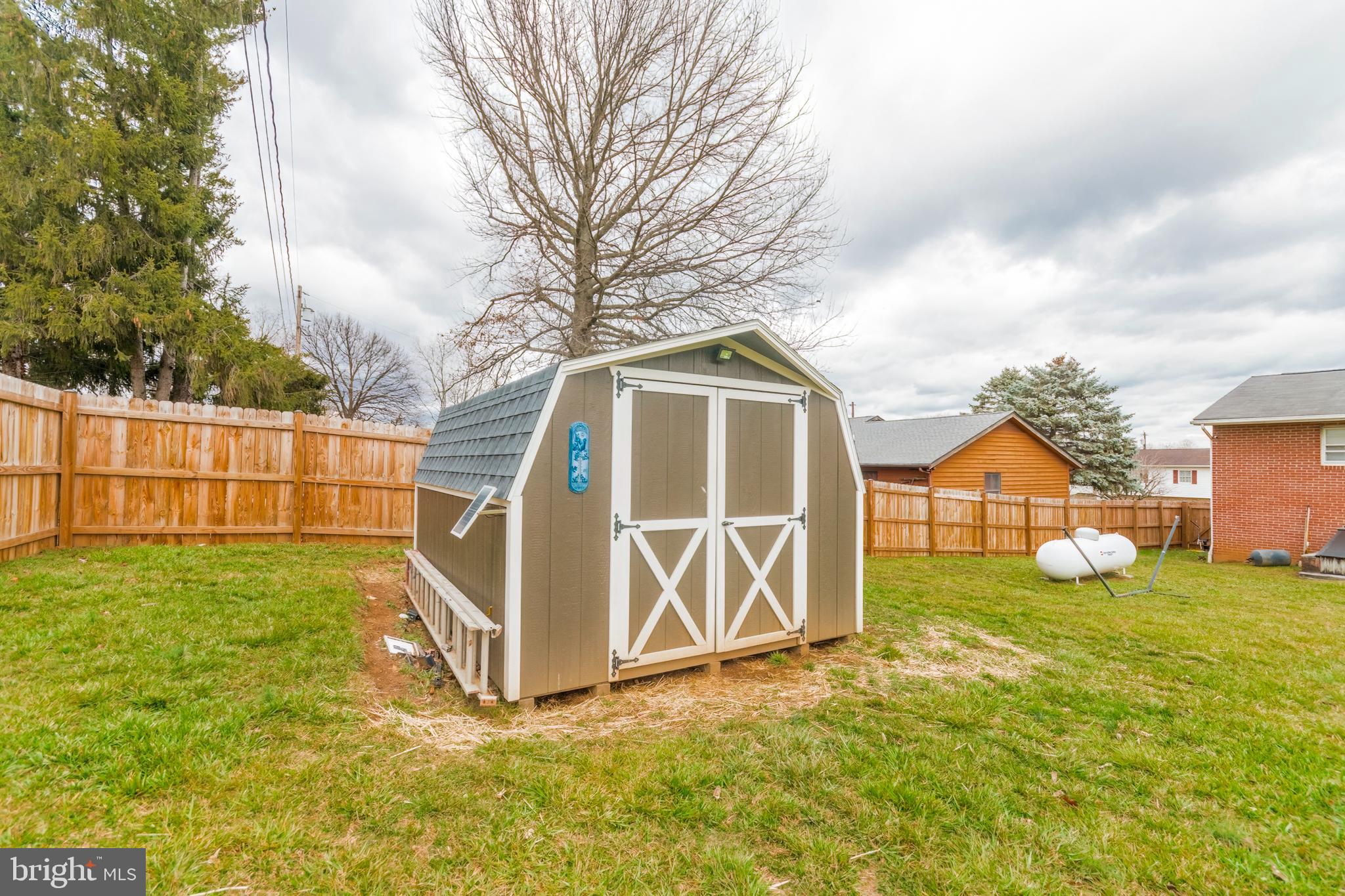 MEADOWBROOK - Residential