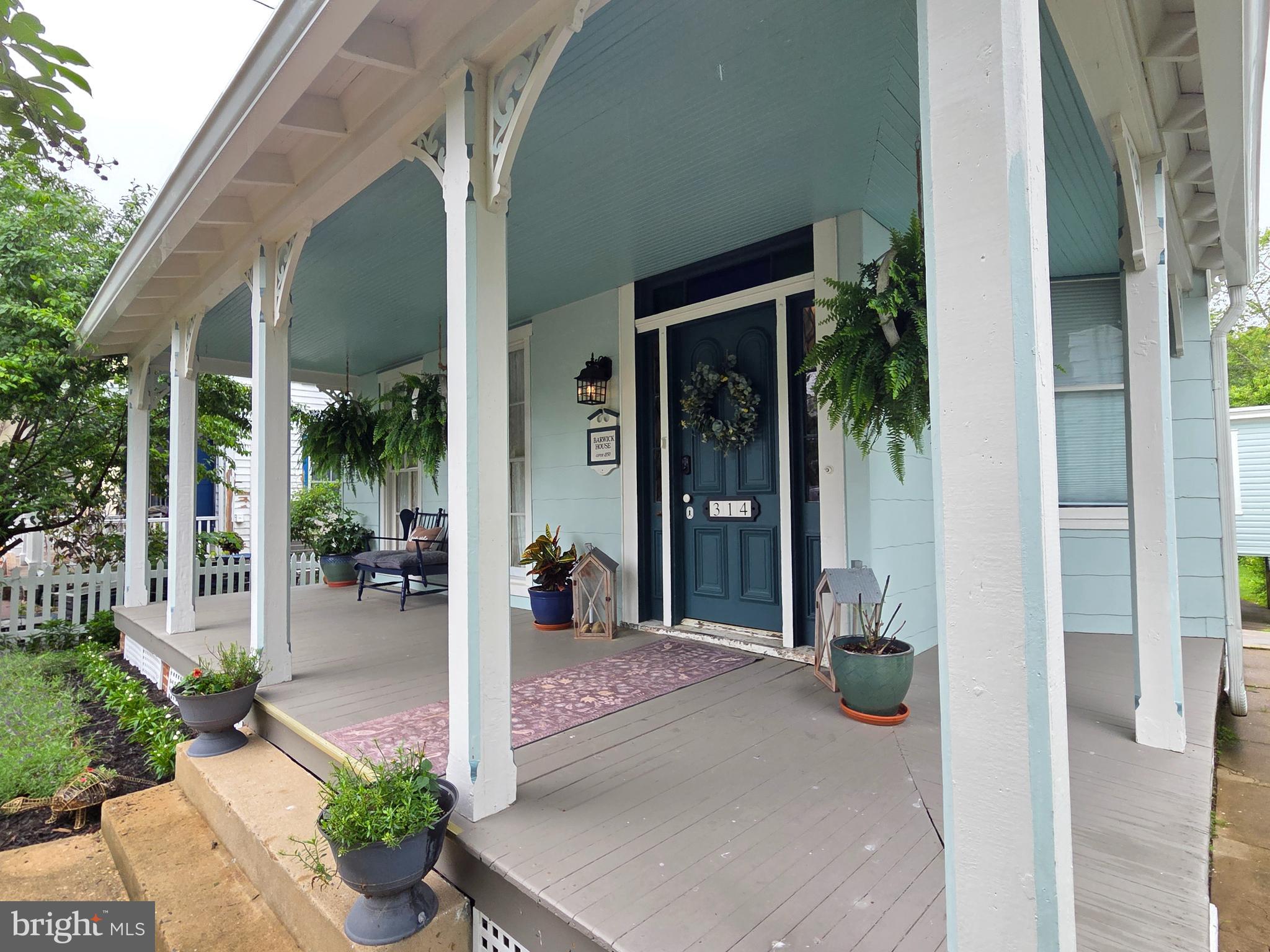 314 BOHEMIA AVENUE