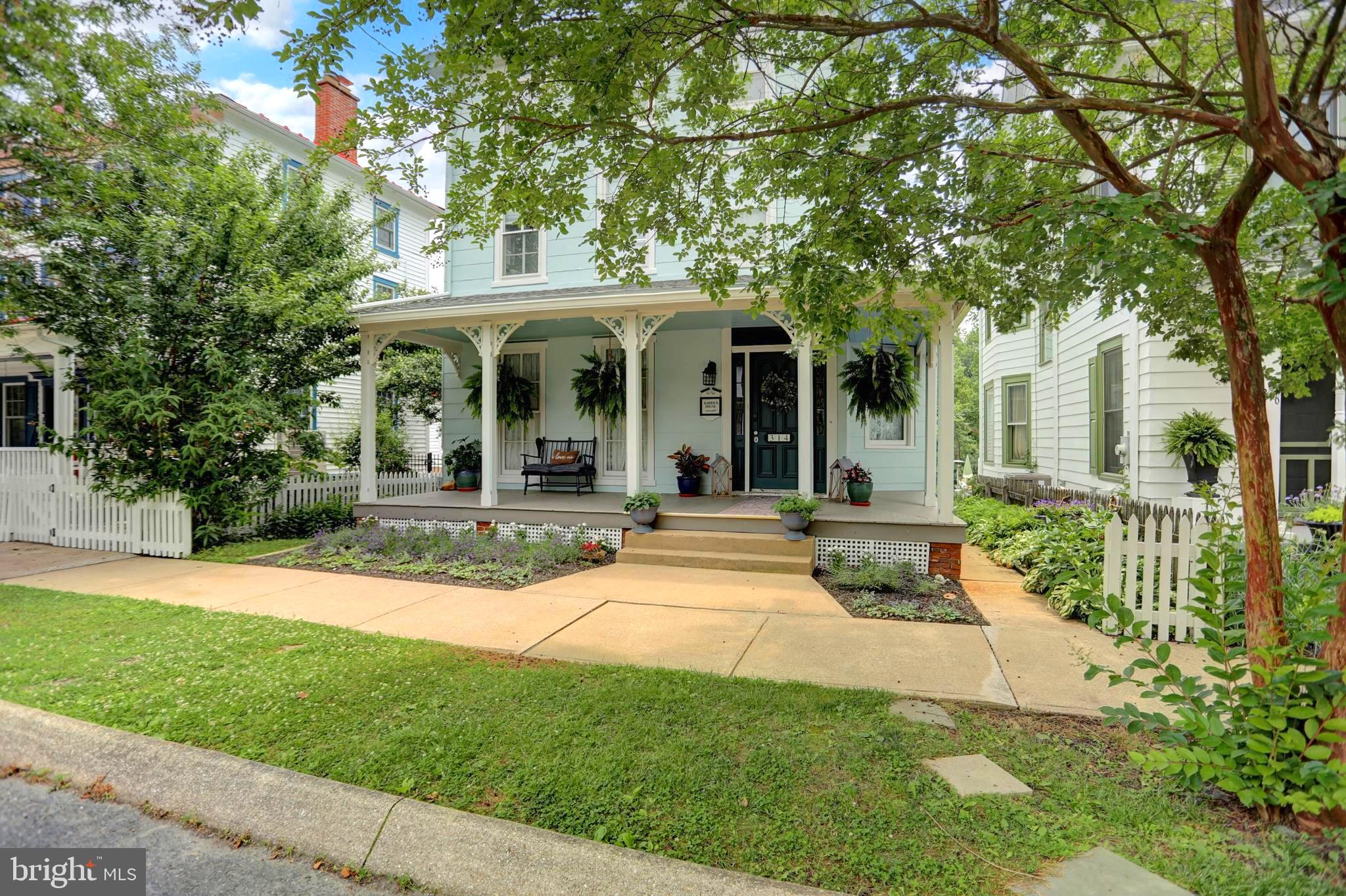 314 BOHEMIA AVENUE