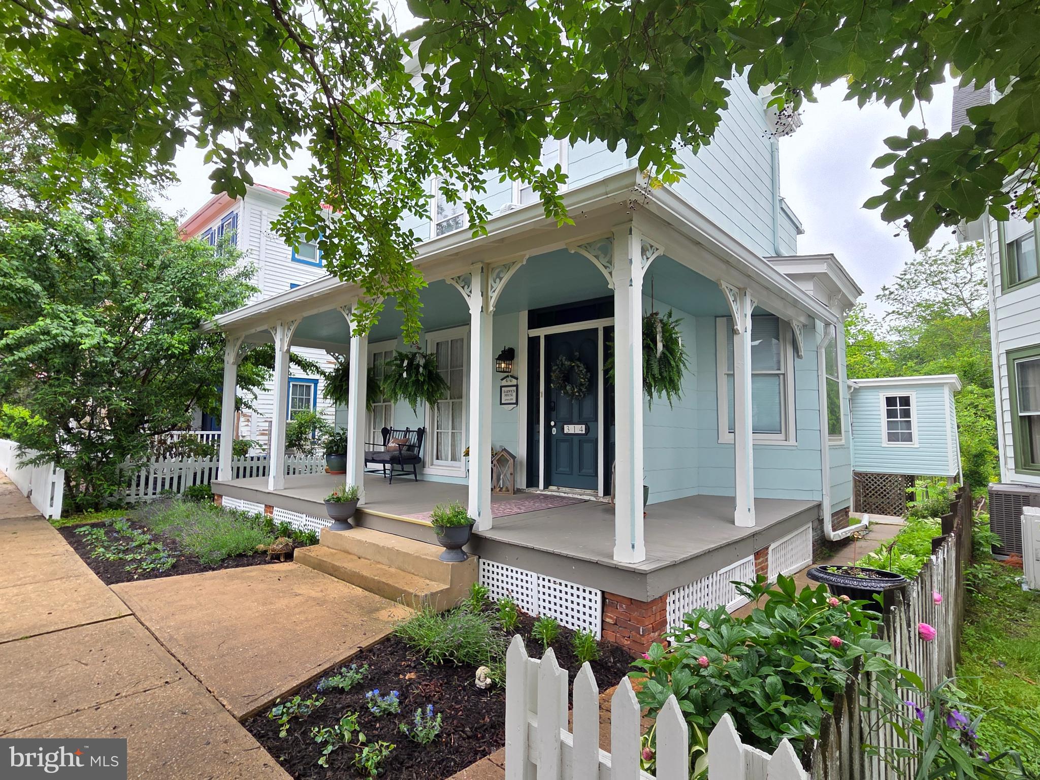 314 BOHEMIA AVENUE