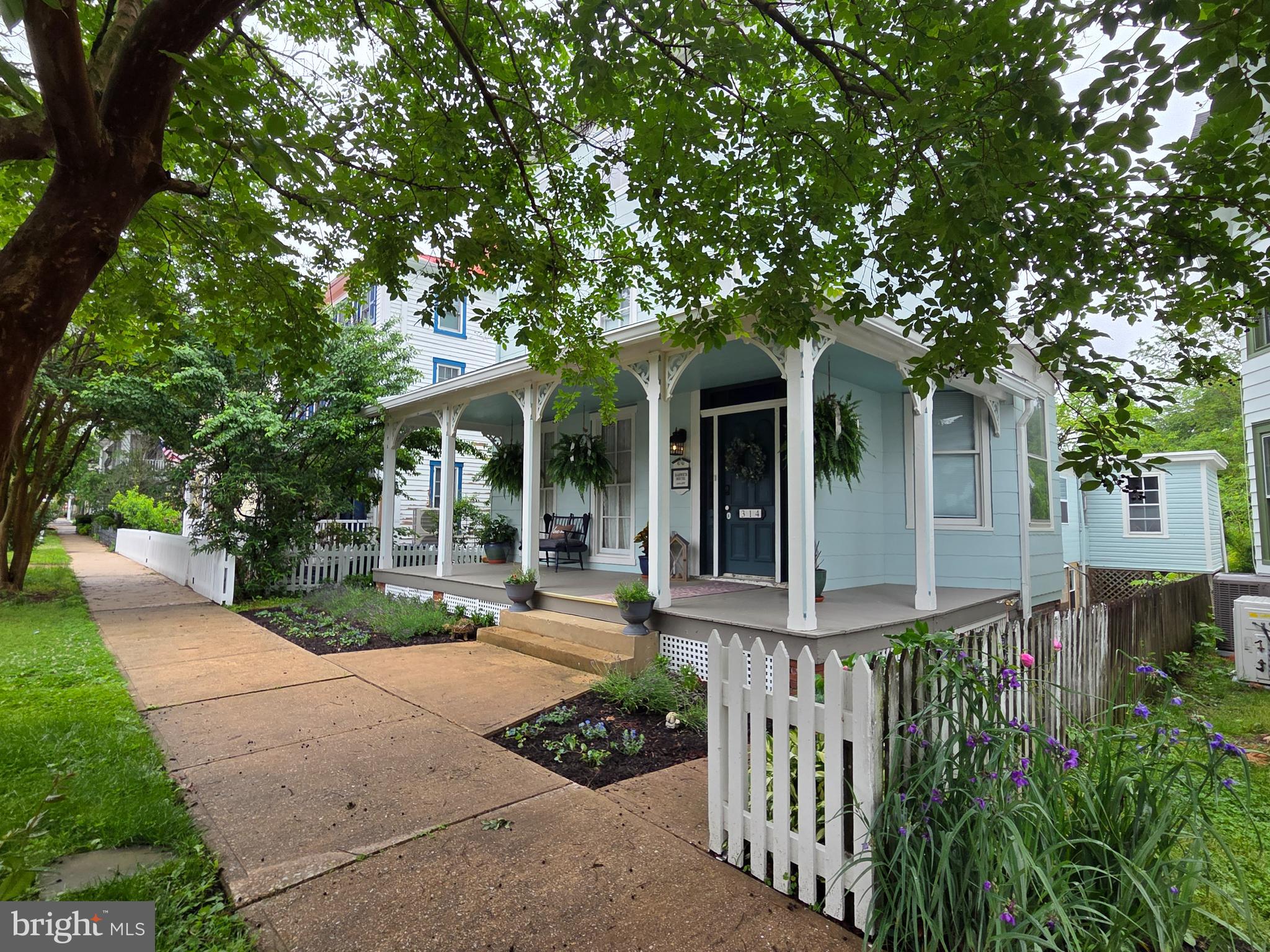 314 BOHEMIA AVENUE