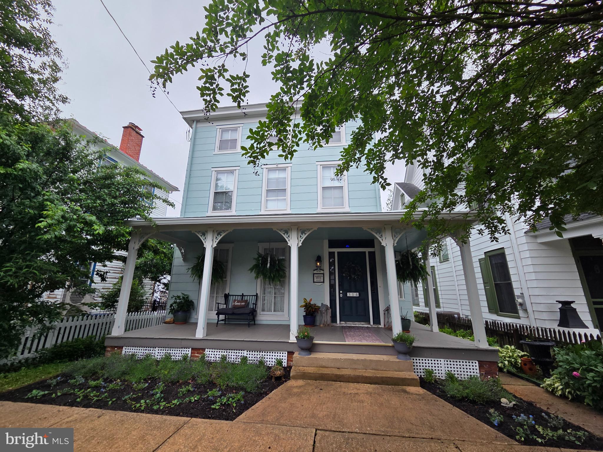 314 BOHEMIA AVENUE