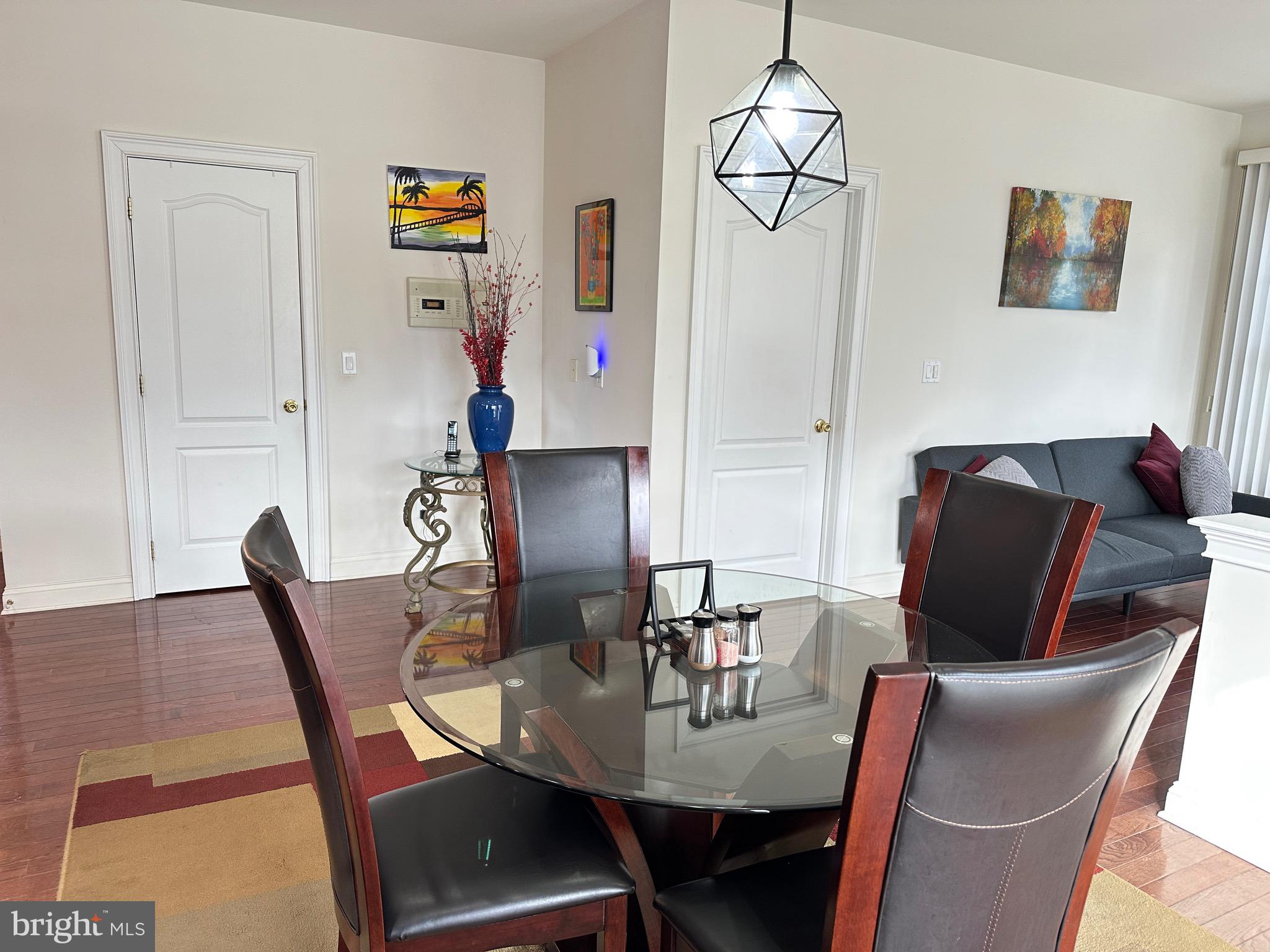 HUNTINGDON VALLEY - Residential