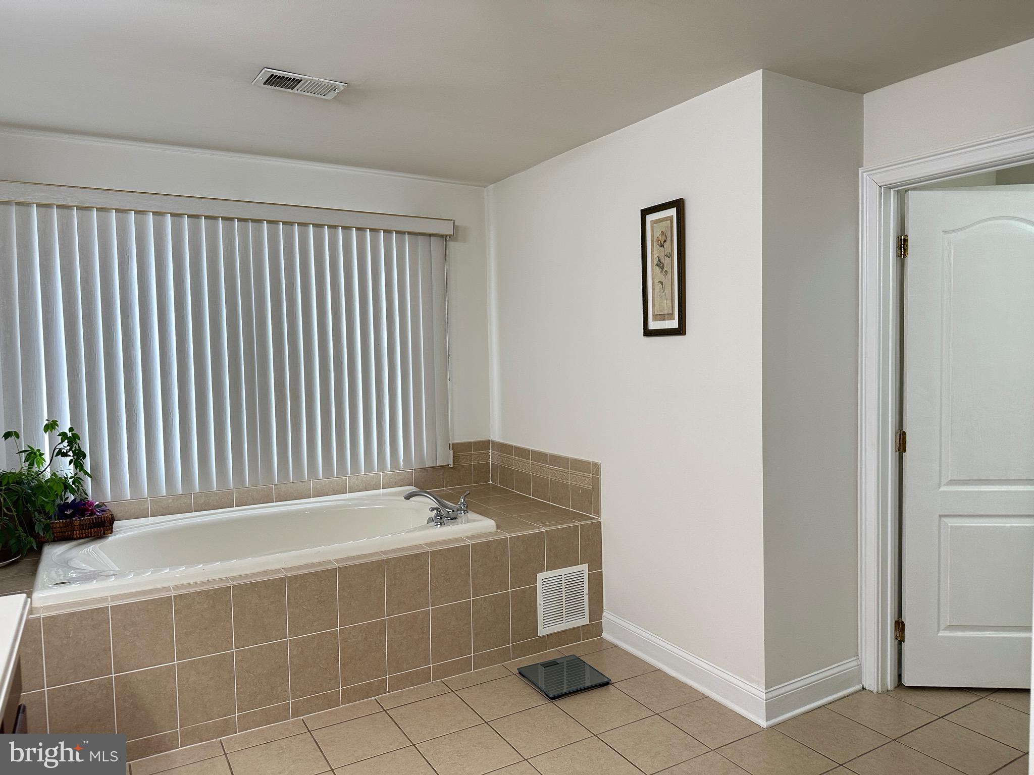 HUNTINGDON VALLEY - Residential