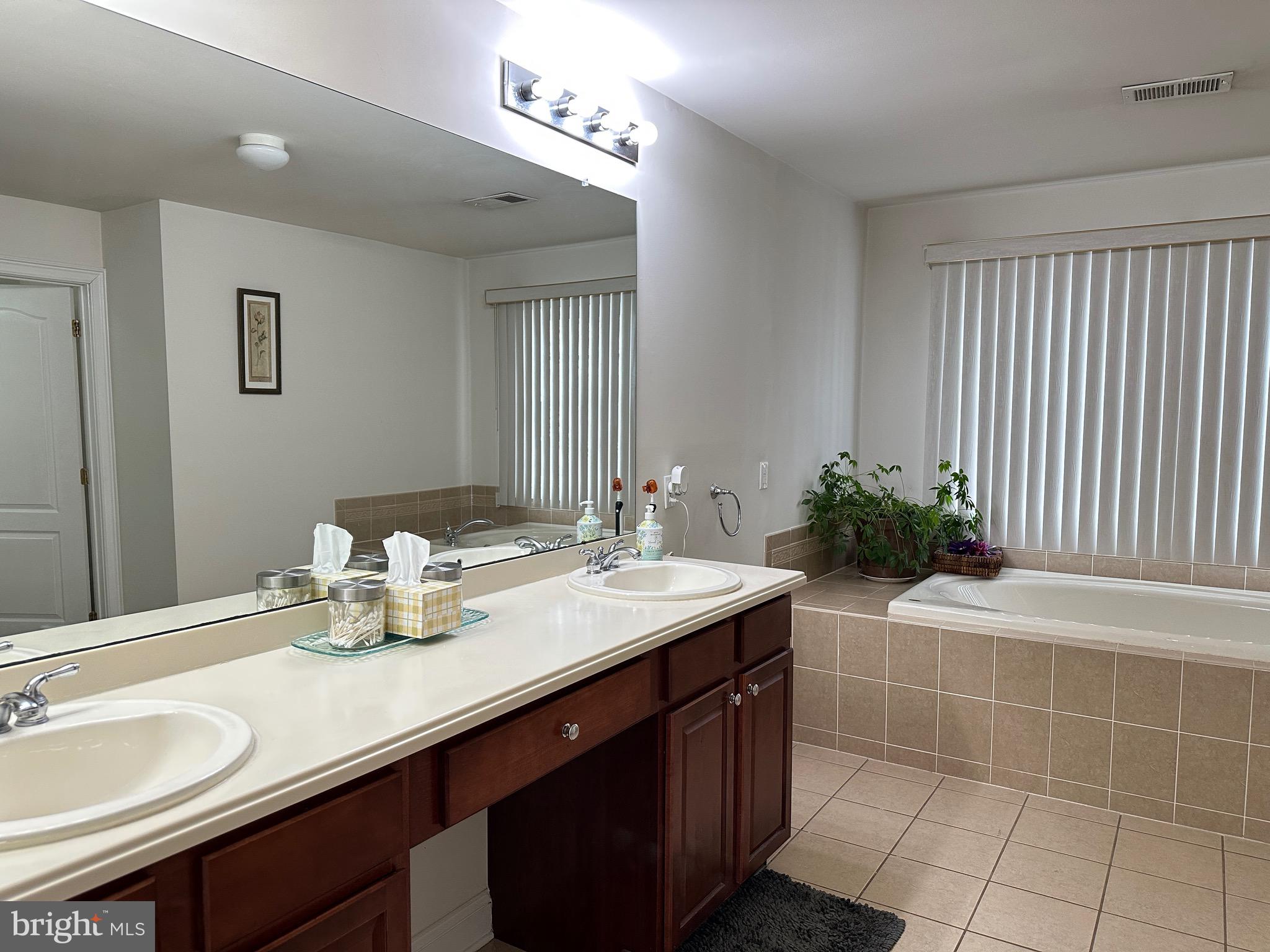 HUNTINGDON VALLEY - Residential