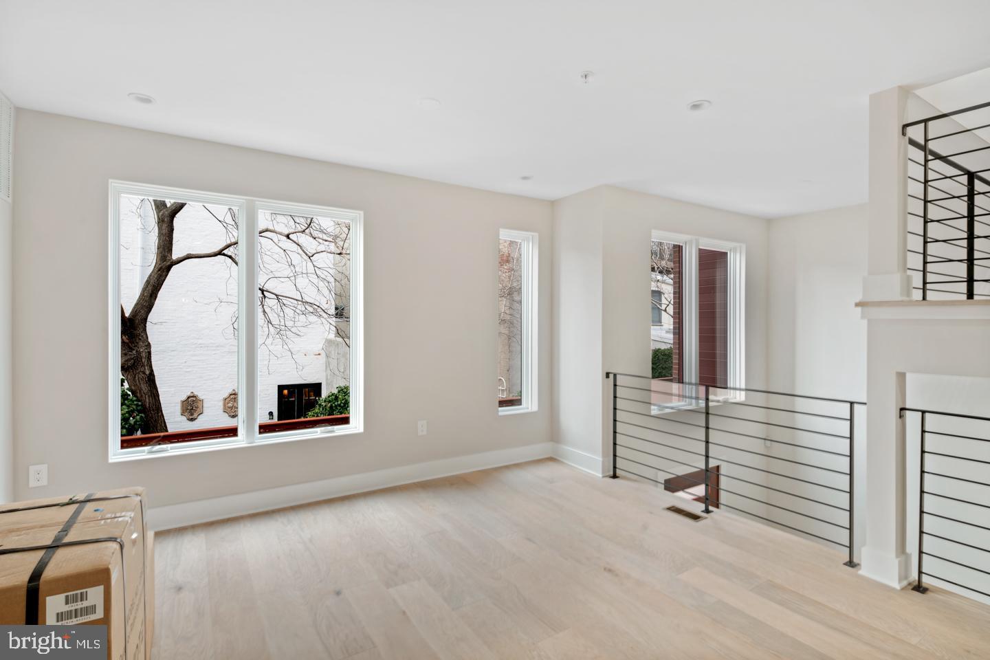 LOGAN SQUARE - Residential