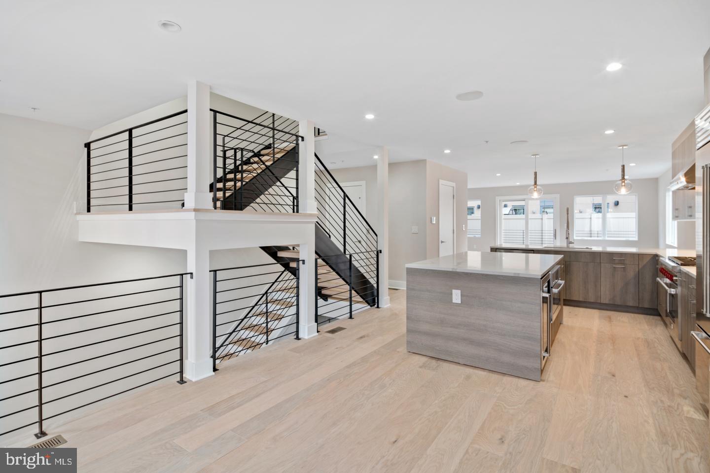 LOGAN SQUARE - Residential