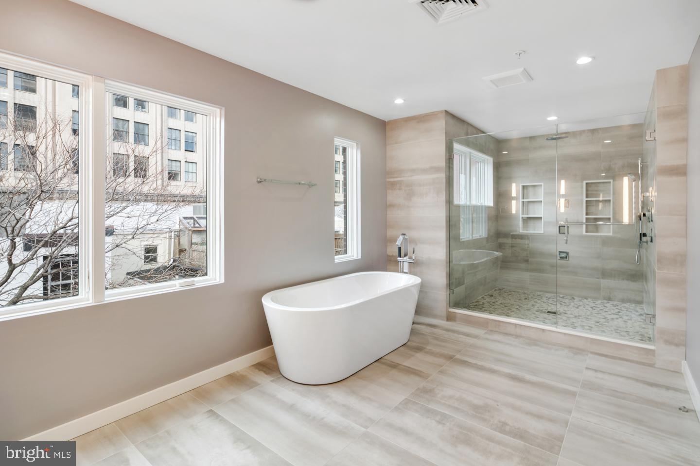 LOGAN SQUARE - Residential