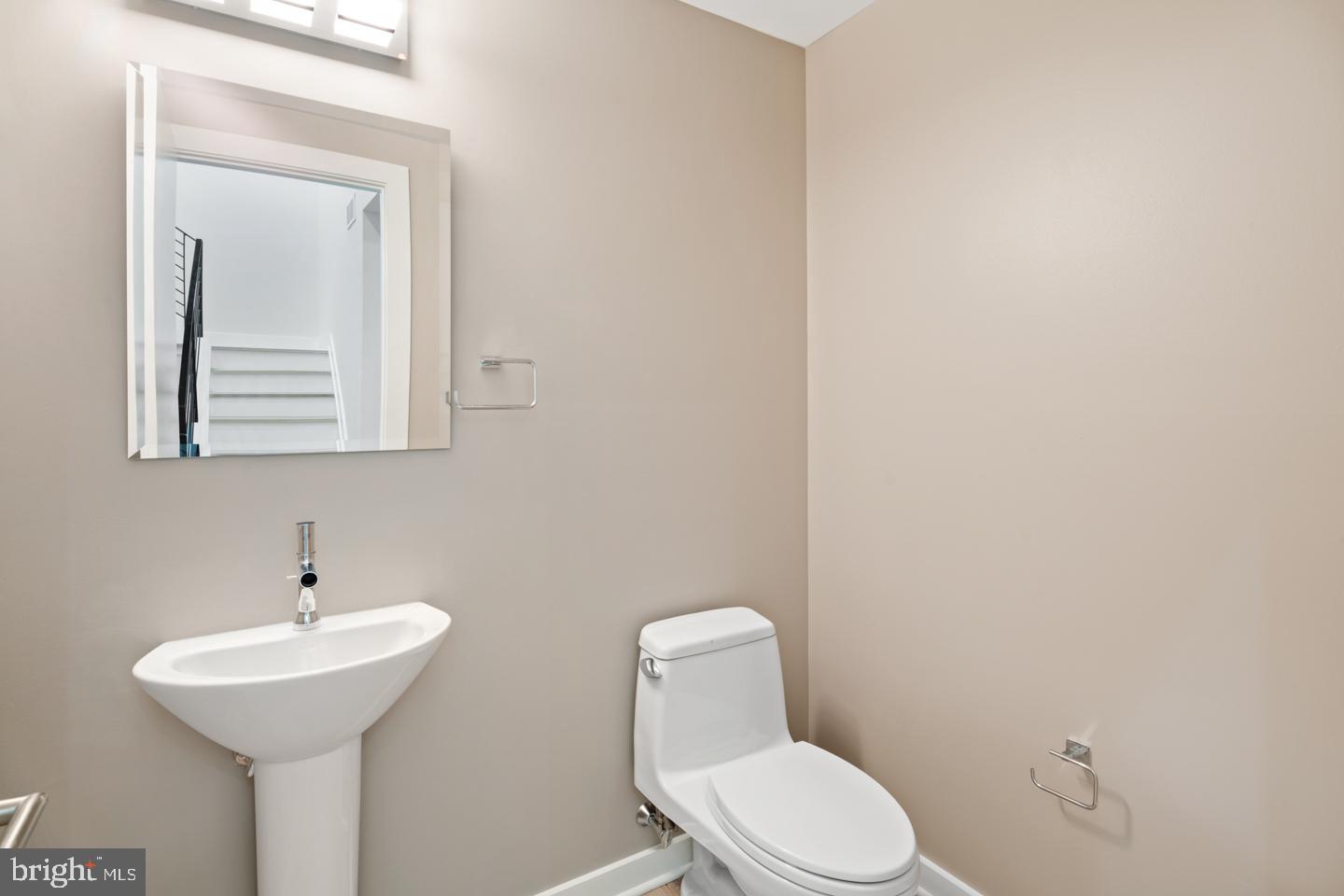 LOGAN SQUARE - Residential