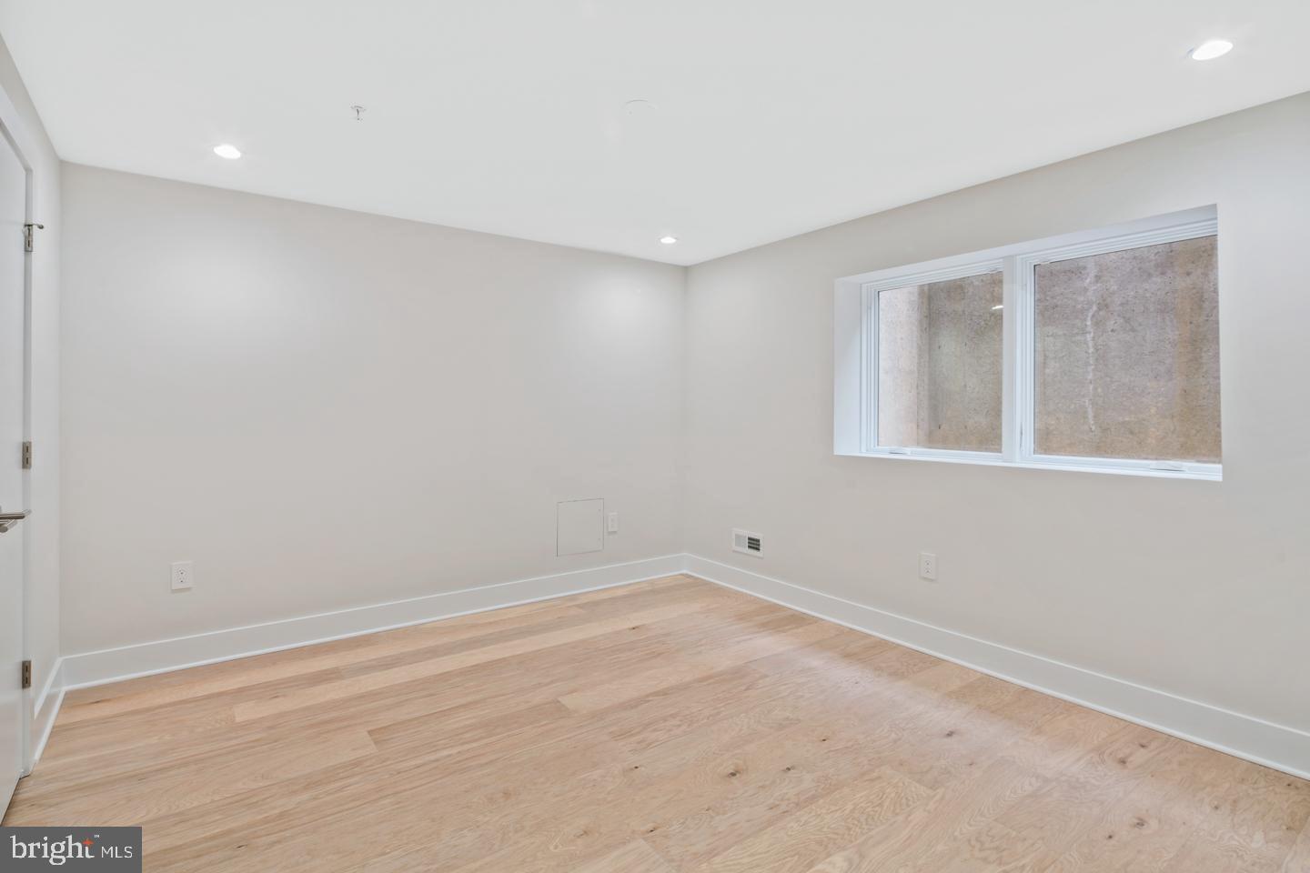 LOGAN SQUARE - Residential