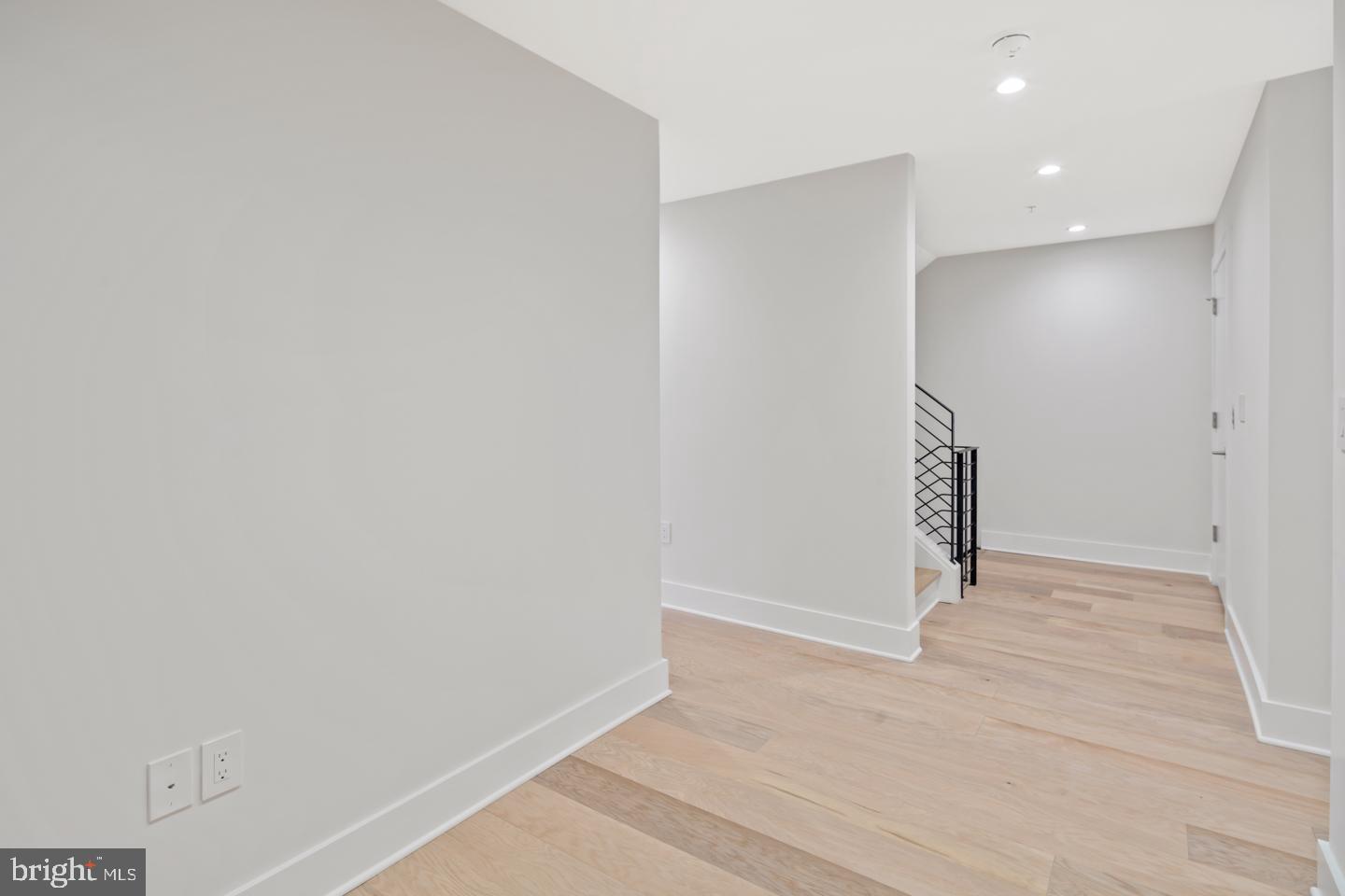 LOGAN SQUARE - Residential