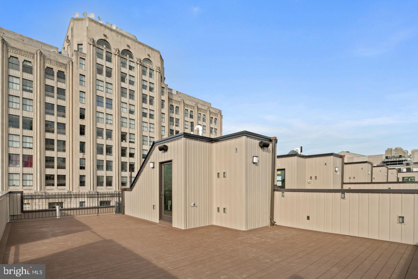 LOGAN SQUARE - Residential