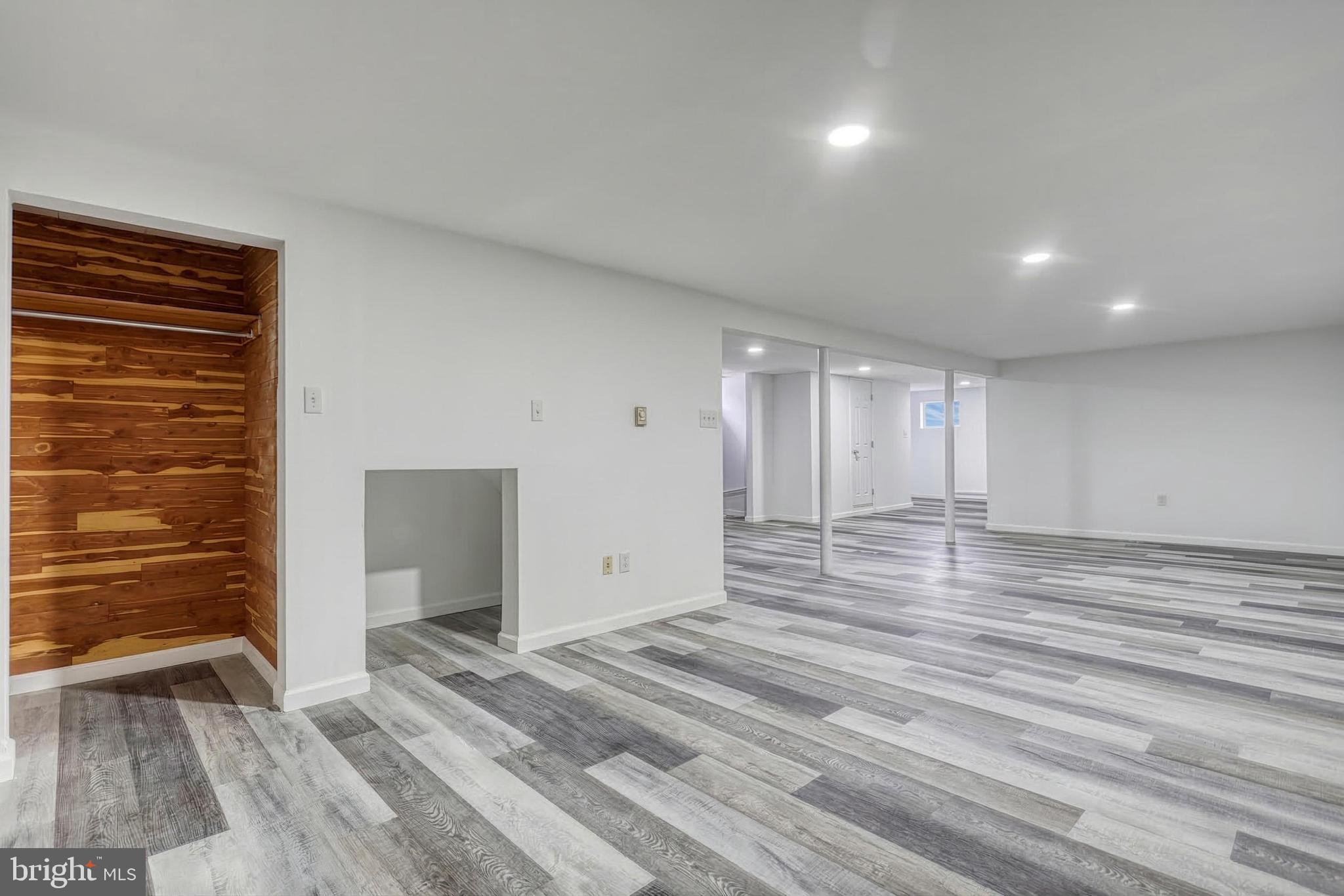 CENTER SQUARE - Residential