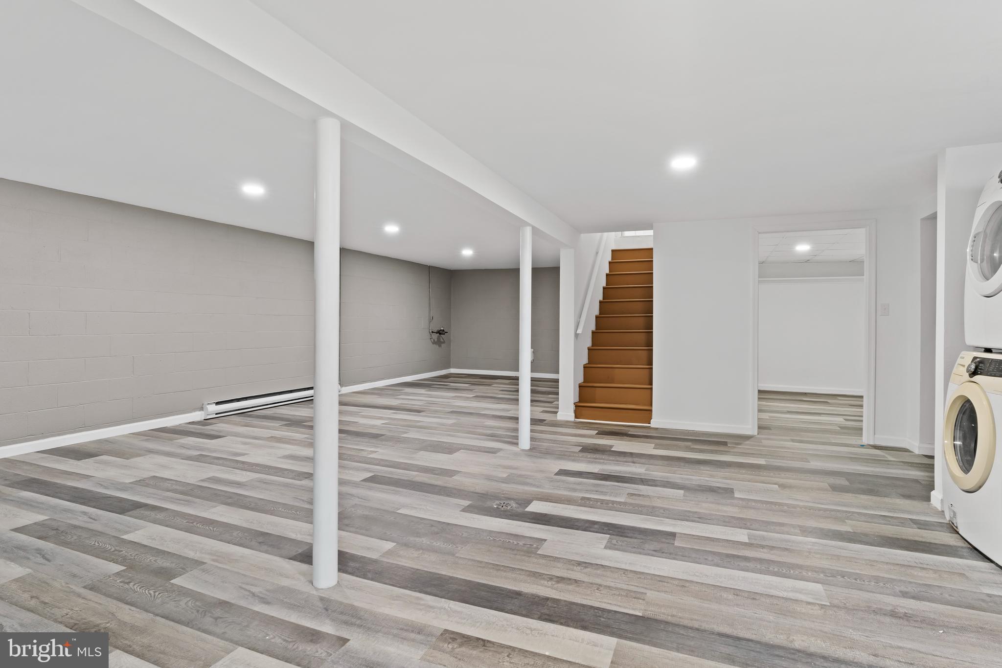 CENTER SQUARE - Residential