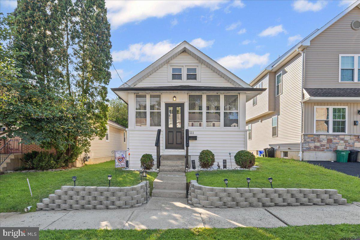 Nestled in the heart of Brookhaven, this delightful home combines classic charm with modern updates. Boasting a cute front yard and a lovely porch, it offers fantastic curb appeal. Inside, the bright and airy living space features hardwood floors and large windows, filling the rooms with natural light. The updated kitchen is both functional and stylish, complete with modern appliances, fresh white cabinetry, and beautiful subway tile backsplash. A cozy breakfast bar offers a perfect spot for quick meals or casual dining. The open layout flows seamlessly into the living room, where you can relax or entertain in comfort.
Additional highlights include a versatile attic space, perfect for expansion or additional storage, and a fully functional basement with laundry facilities and room for more. The backyard provides plenty of space for outdoor activities, with a private deck ideal for enjoying your morning coffee or evening dinners. Whether you’re hosting a barbecue or just relaxing in the sun, this home’s outdoor area has you covered.
Conveniently located near shopping, dining, and major roads, this home offers everything you need for easy living in a sought-after community. Don't miss out on this Brookhaven gem!