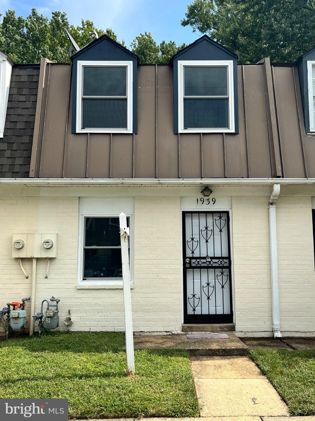 Photo of 1939 Dutch Village Drive, HYATTSVILLE, MD 20785 (MLS # MDPG2207710)