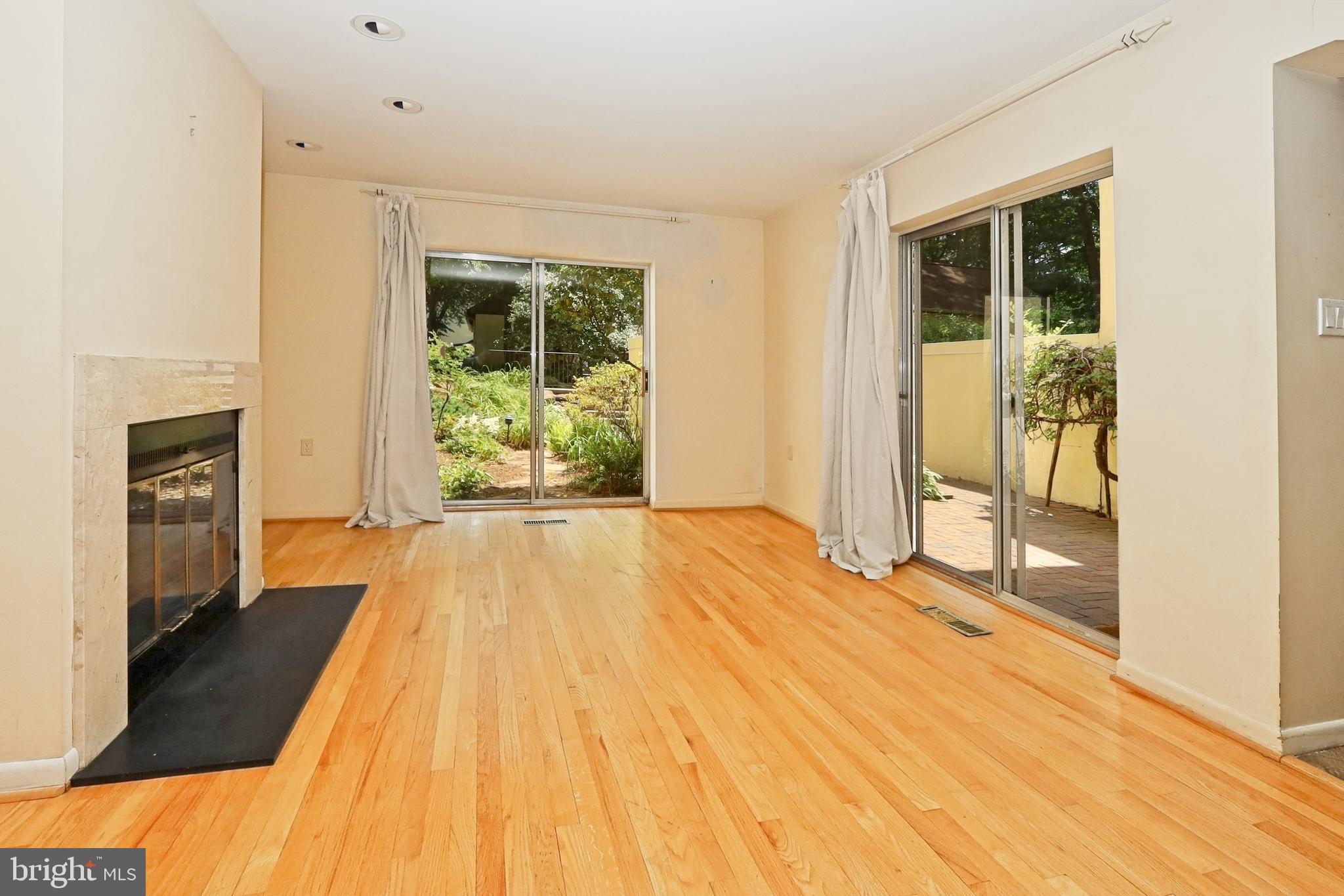 RESTON - Residential