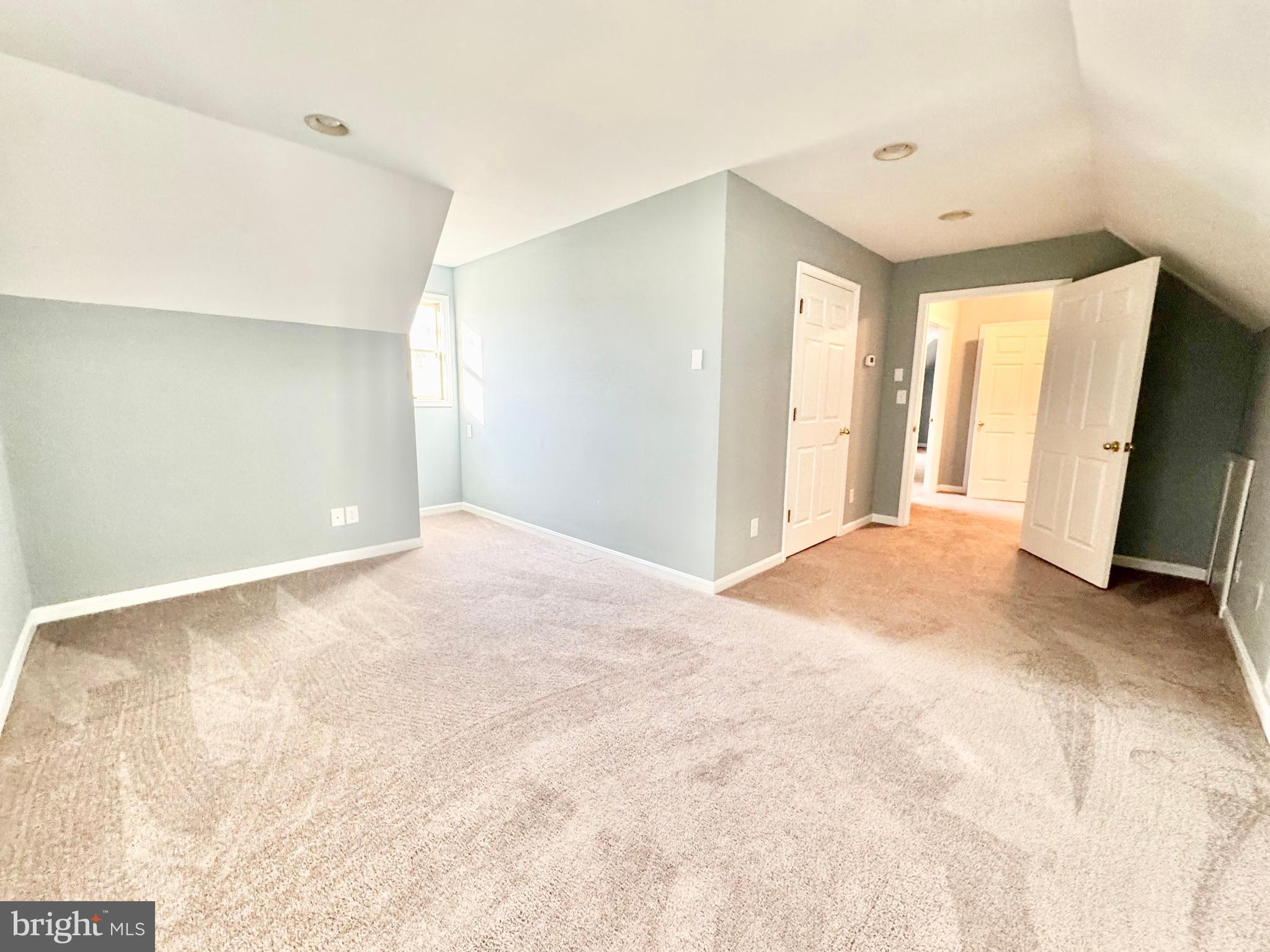 WOODEN BRIDGE - Residential