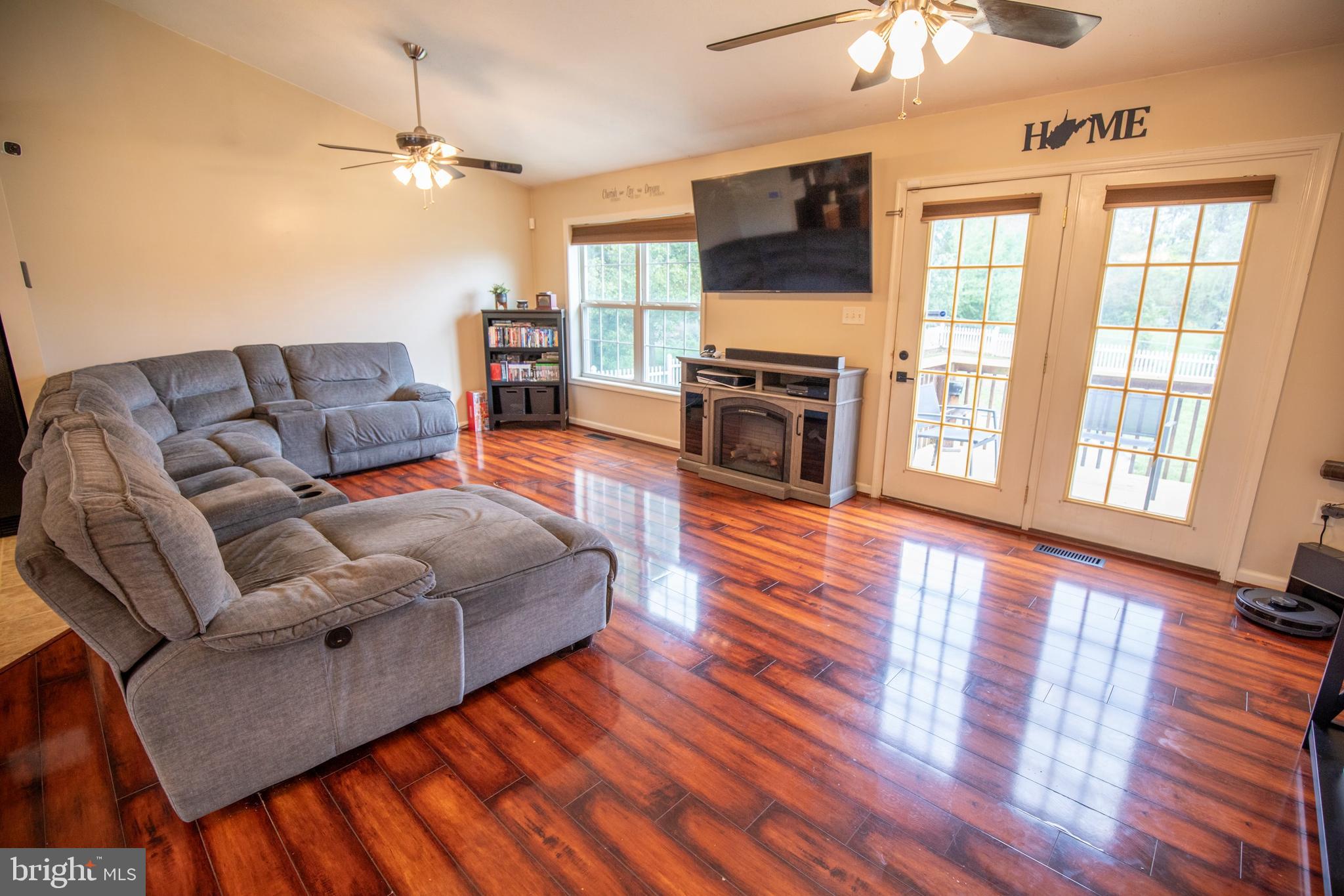 RIDGEFIELD - Residential