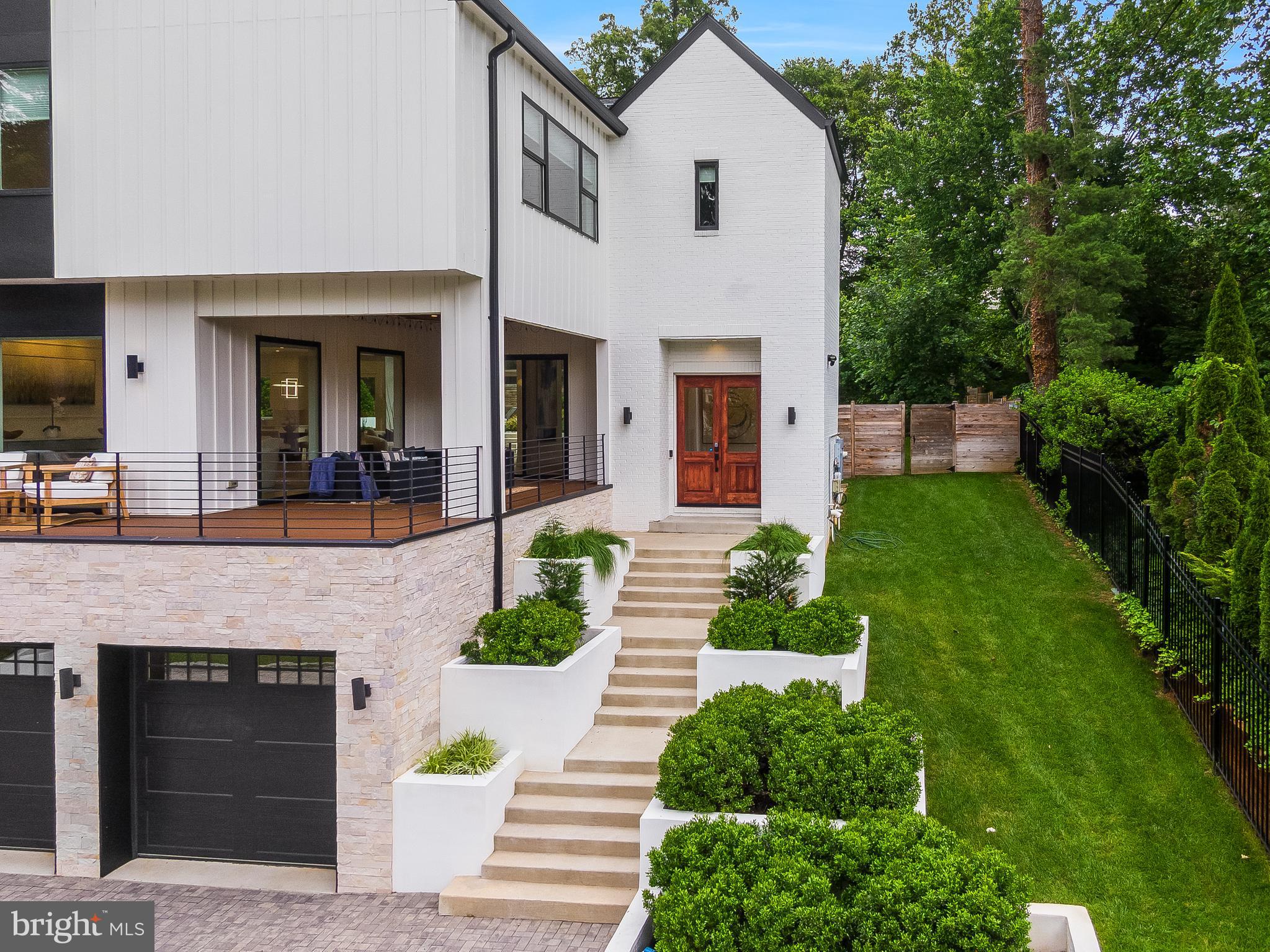 5914 WOODLEY ROAD