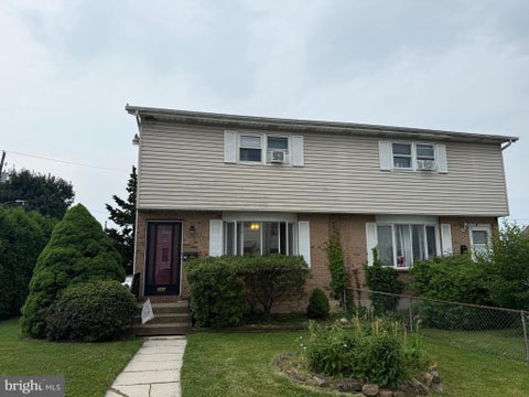 Townhouse For Sale - 243 Wood Street<br/> CATASAUQUA, PA 18032