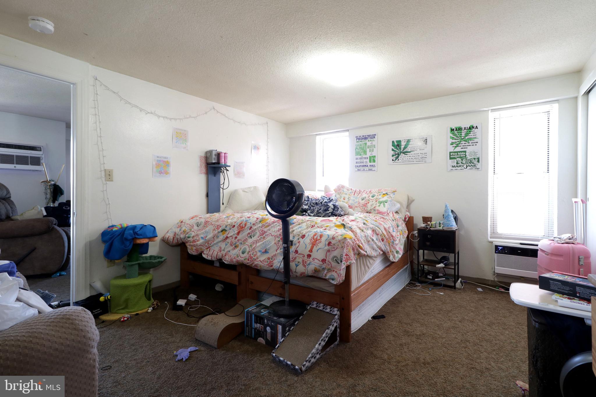 UNIVERSITY TOWERS - Residential