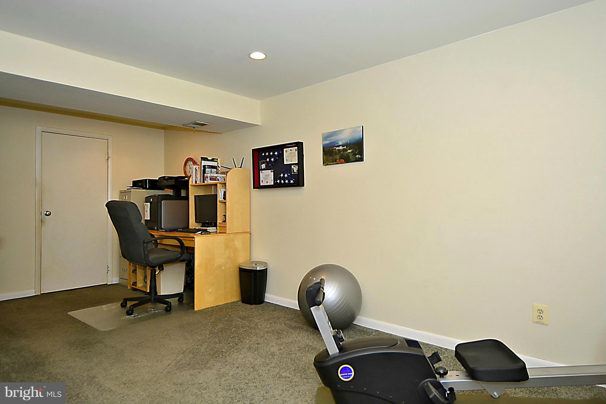 UNIVERSITY SQUARE - Residential