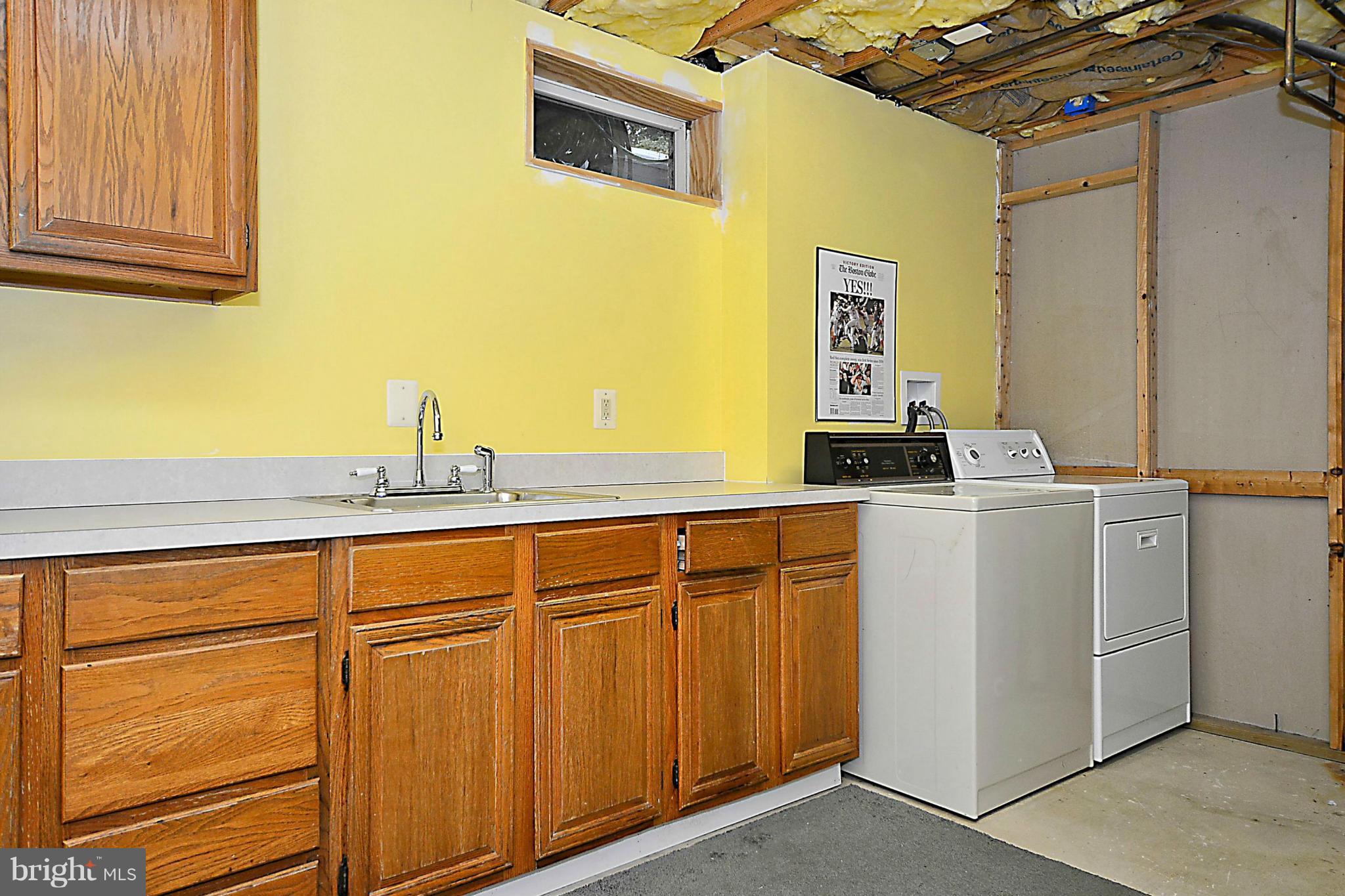 UNIVERSITY SQUARE - Residential