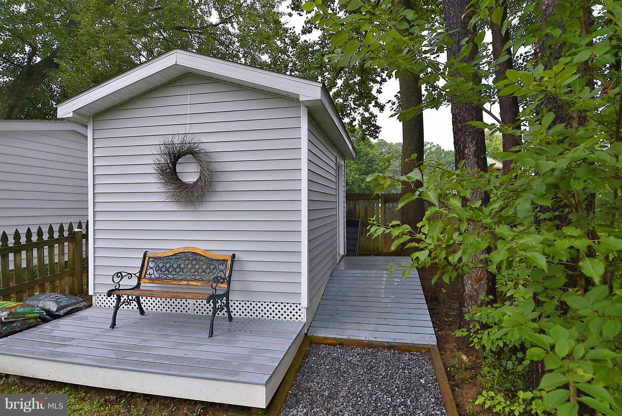 UNIVERSITY SQUARE - Residential