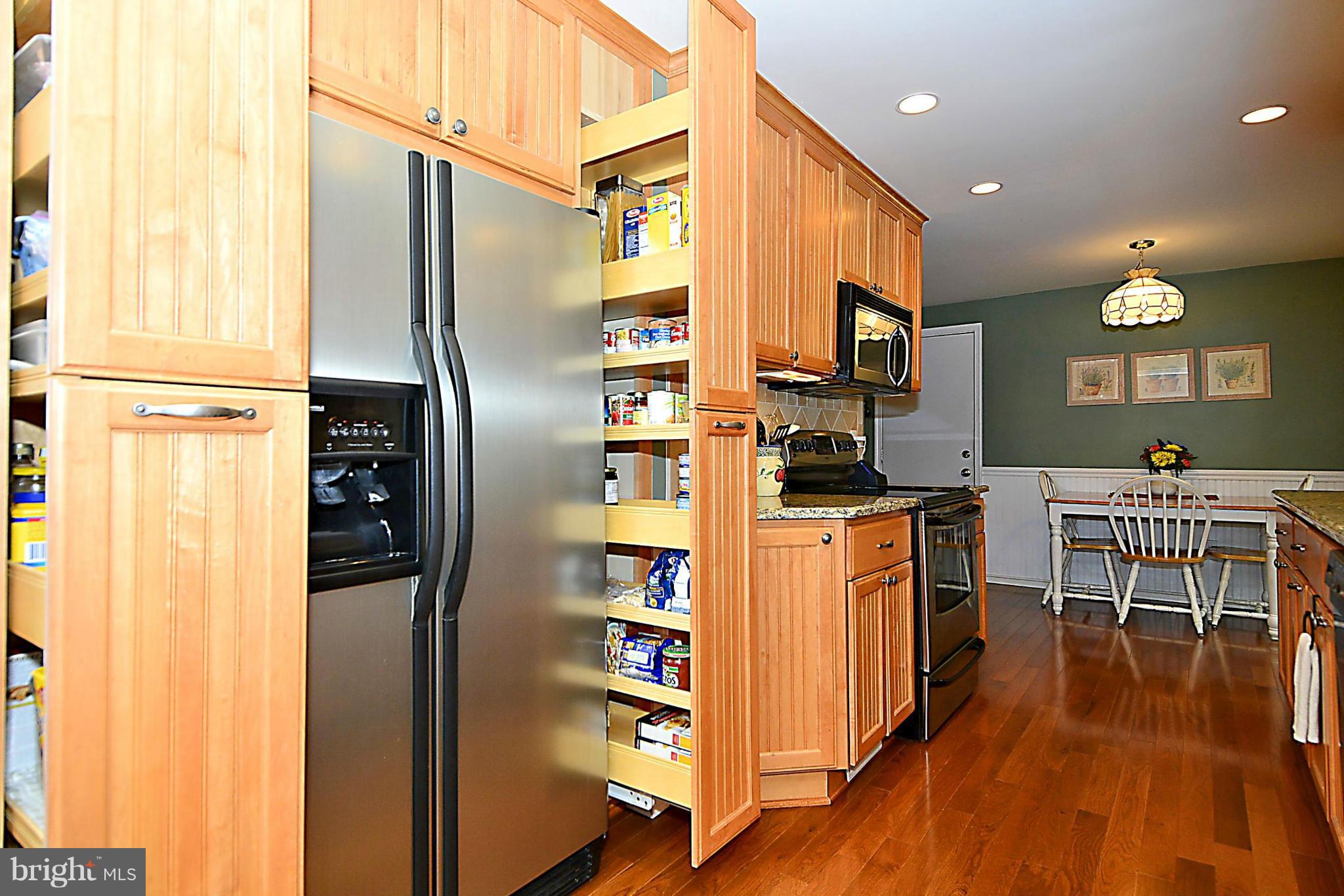 UNIVERSITY SQUARE - Residential