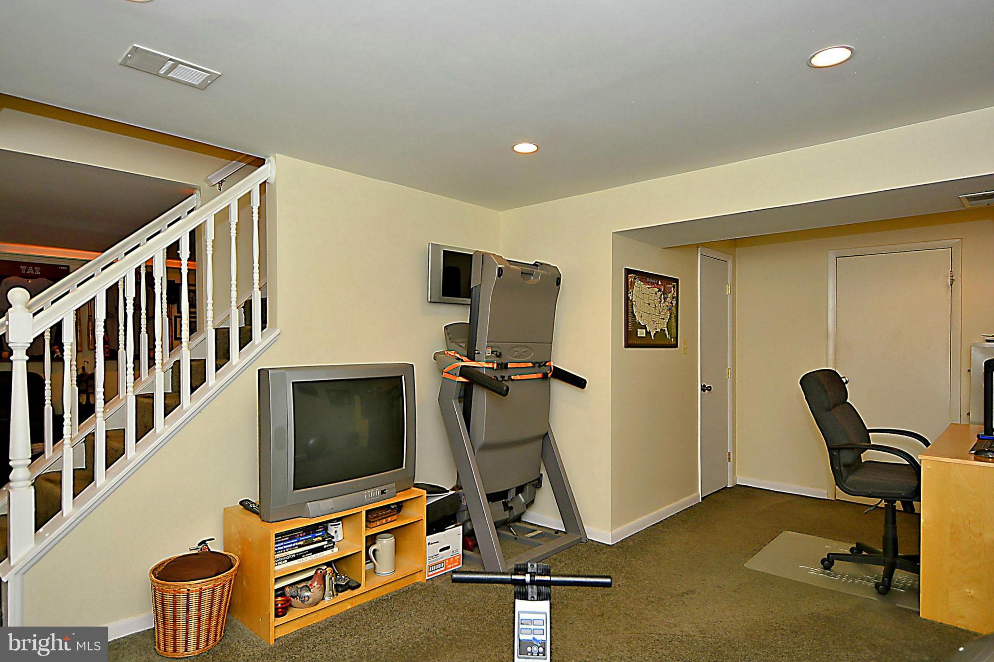 UNIVERSITY SQUARE - Residential