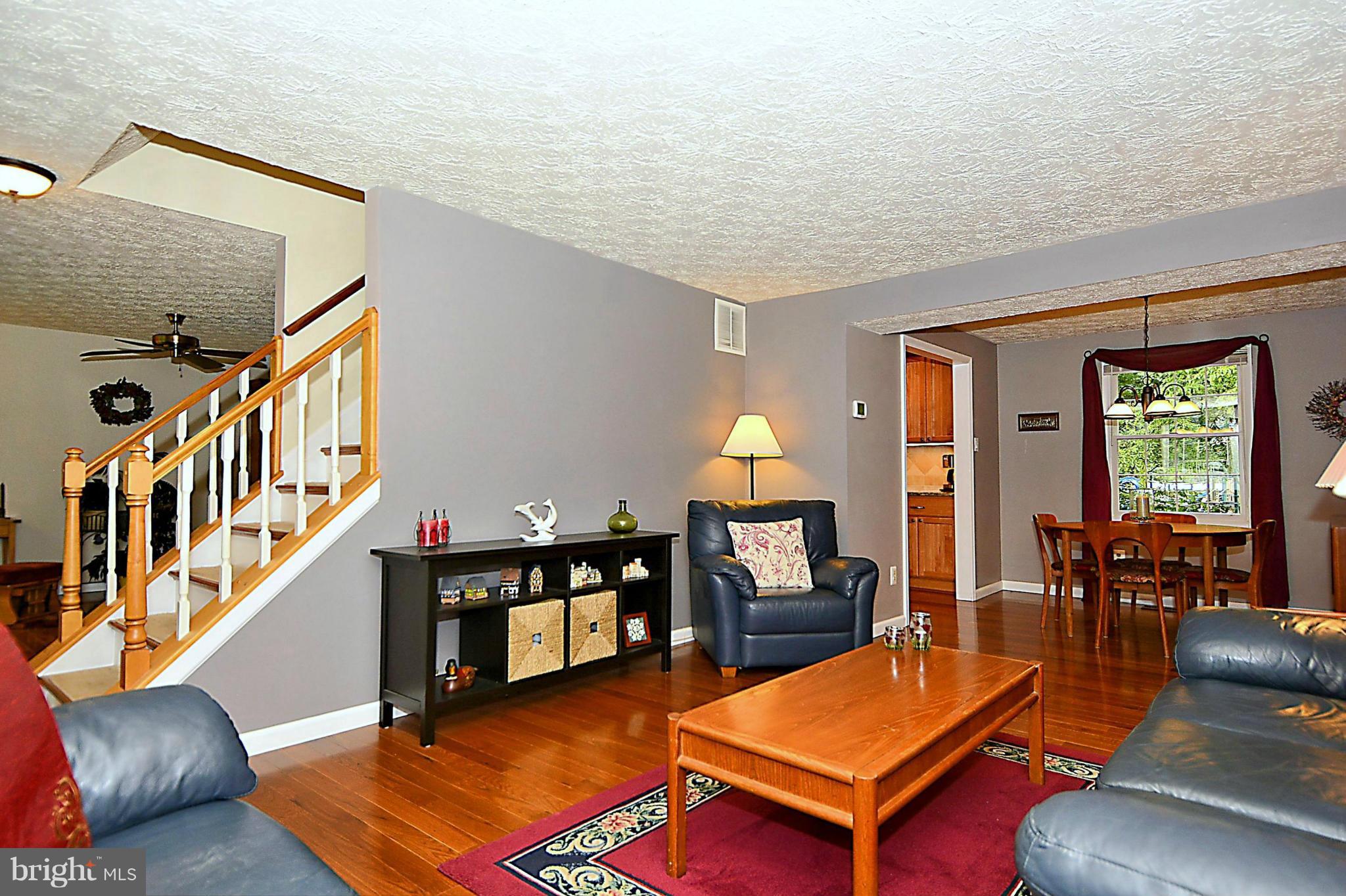 UNIVERSITY SQUARE - Residential