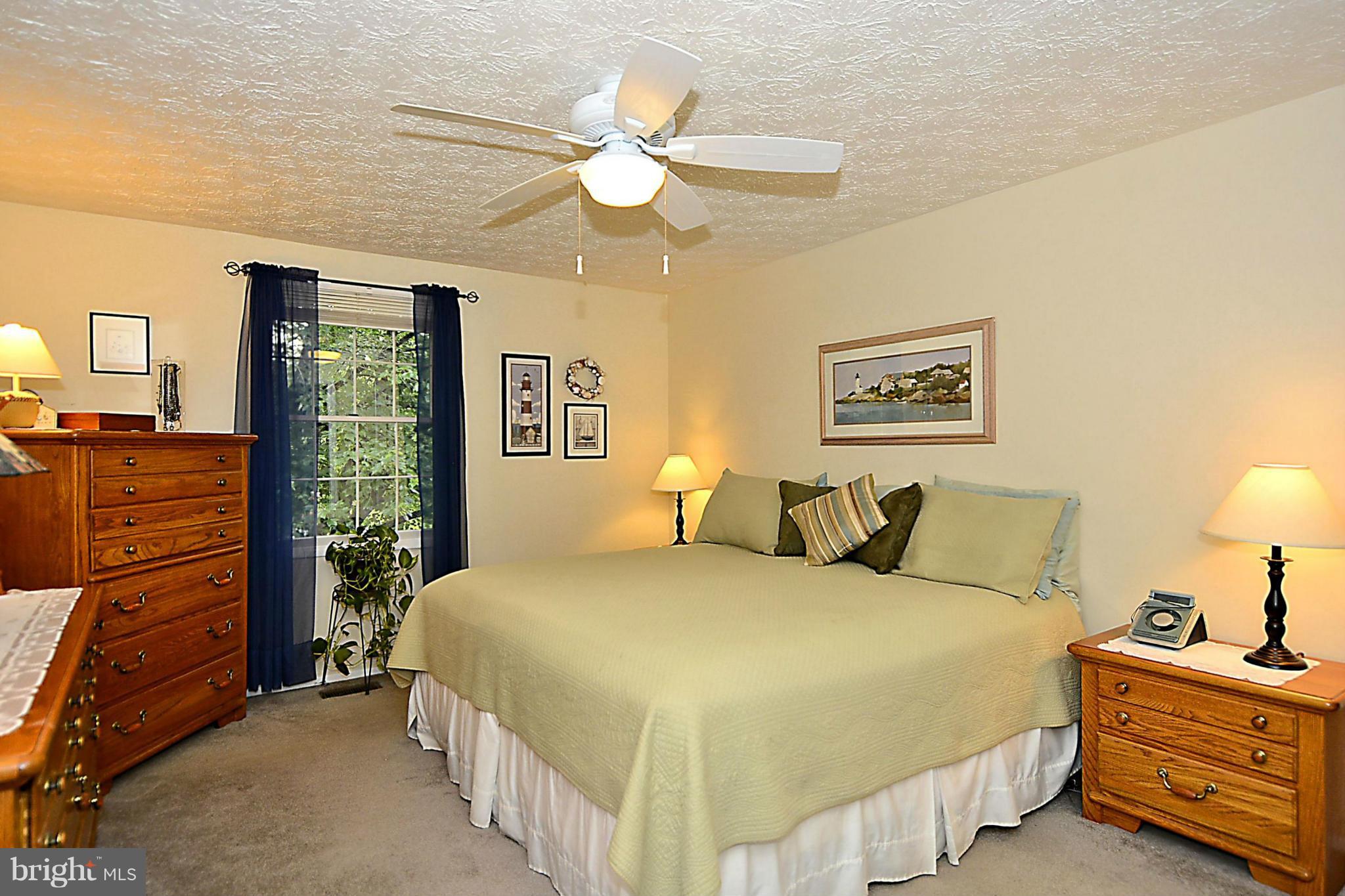 UNIVERSITY SQUARE - Residential