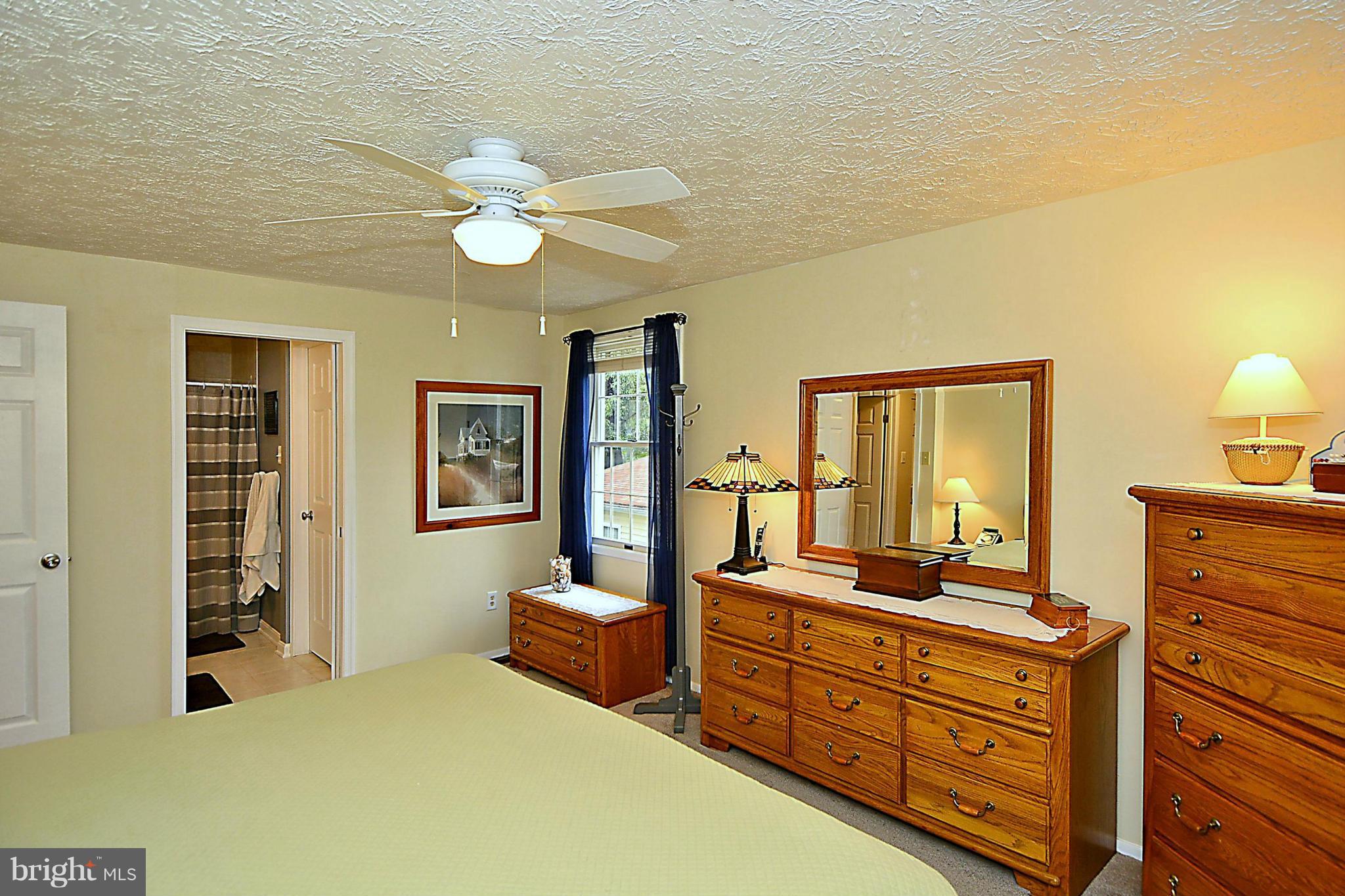 UNIVERSITY SQUARE - Residential