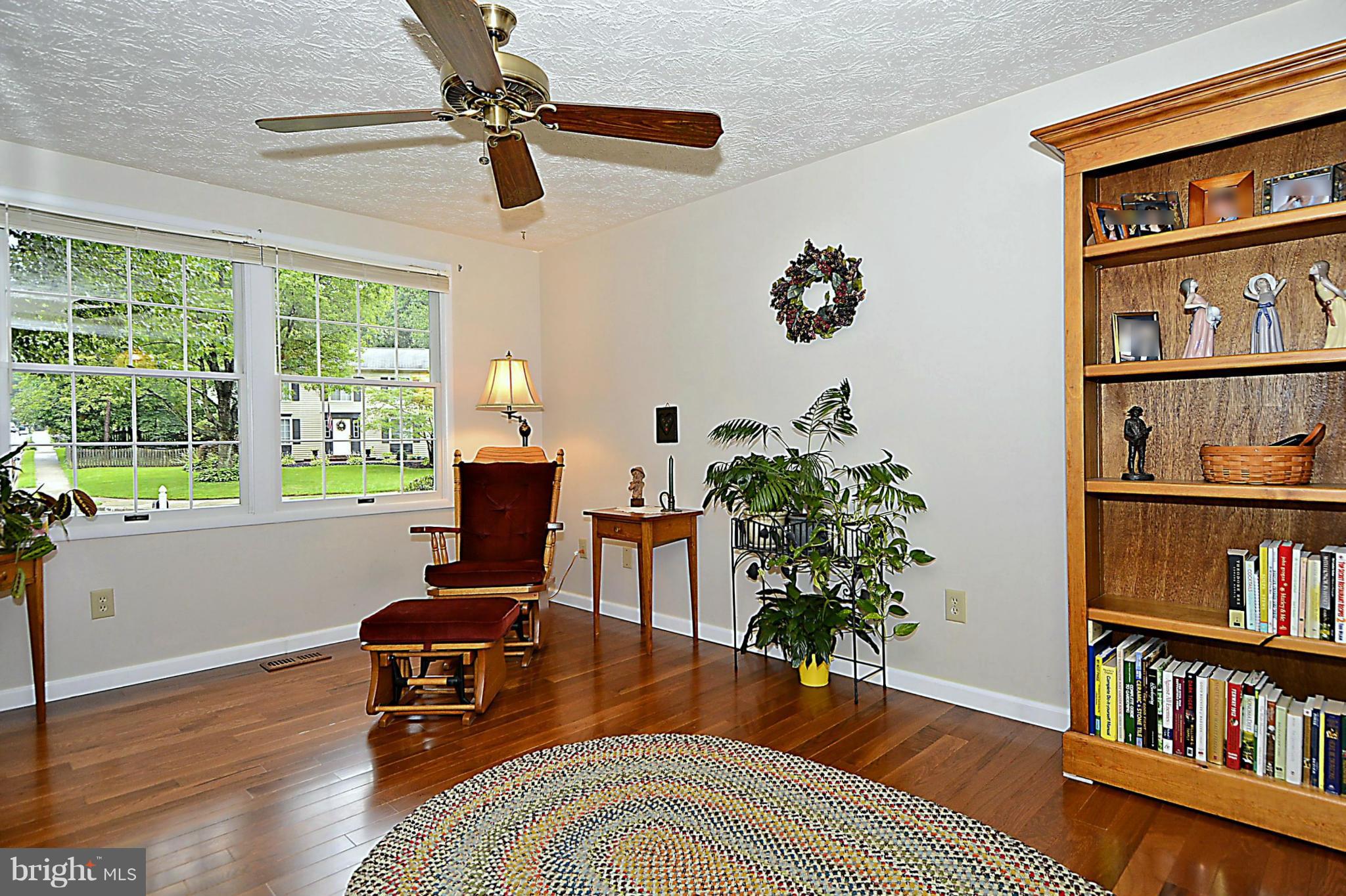 UNIVERSITY SQUARE - Residential