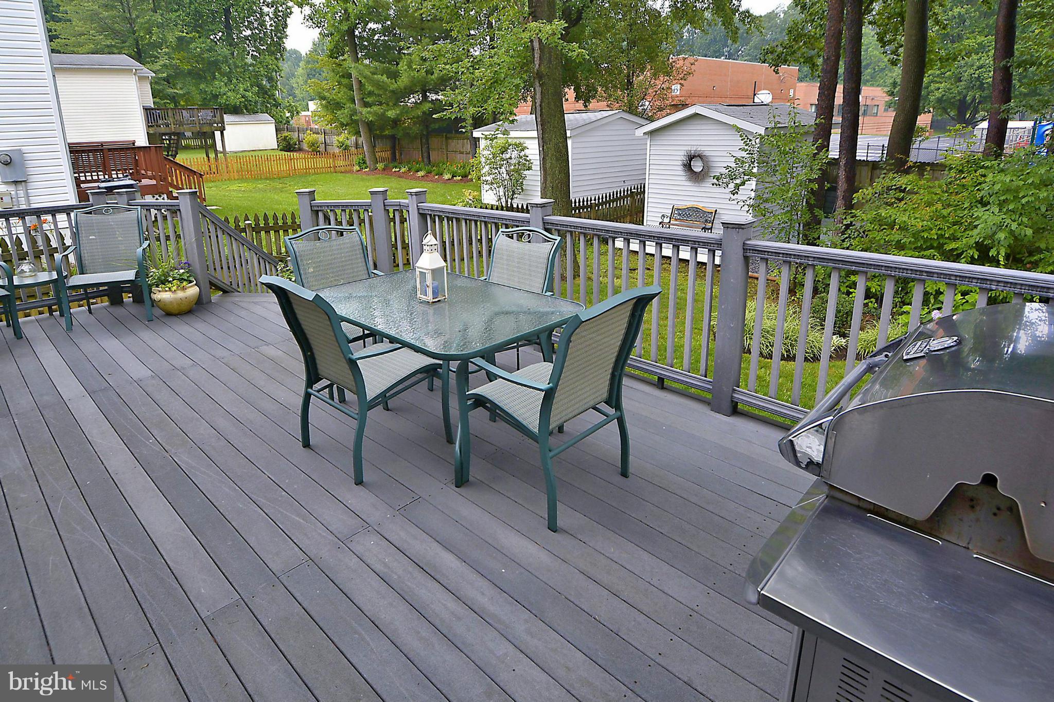 UNIVERSITY SQUARE - Residential